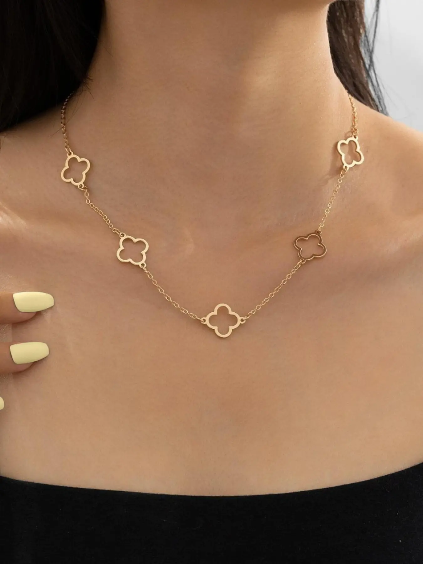 Women's Dainty Hollow Four Leaf Clover Necklace, 18k Lucky Clover Choker, Minimalist Stainless Steel Chain, Elegant Jewelry Gift