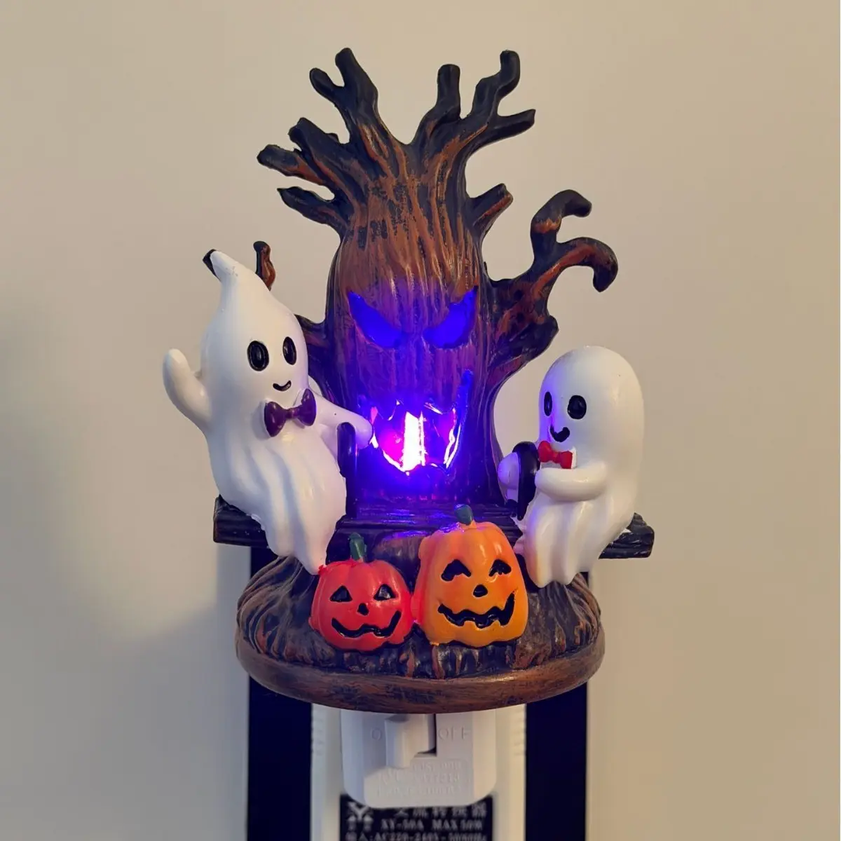 Swinging Ghost Resin Night Light, Decorative Night Light, Spooky Tabletop Lamp for Halloween, Retro Style Whimsical Collectible, Seasonal Home Decor