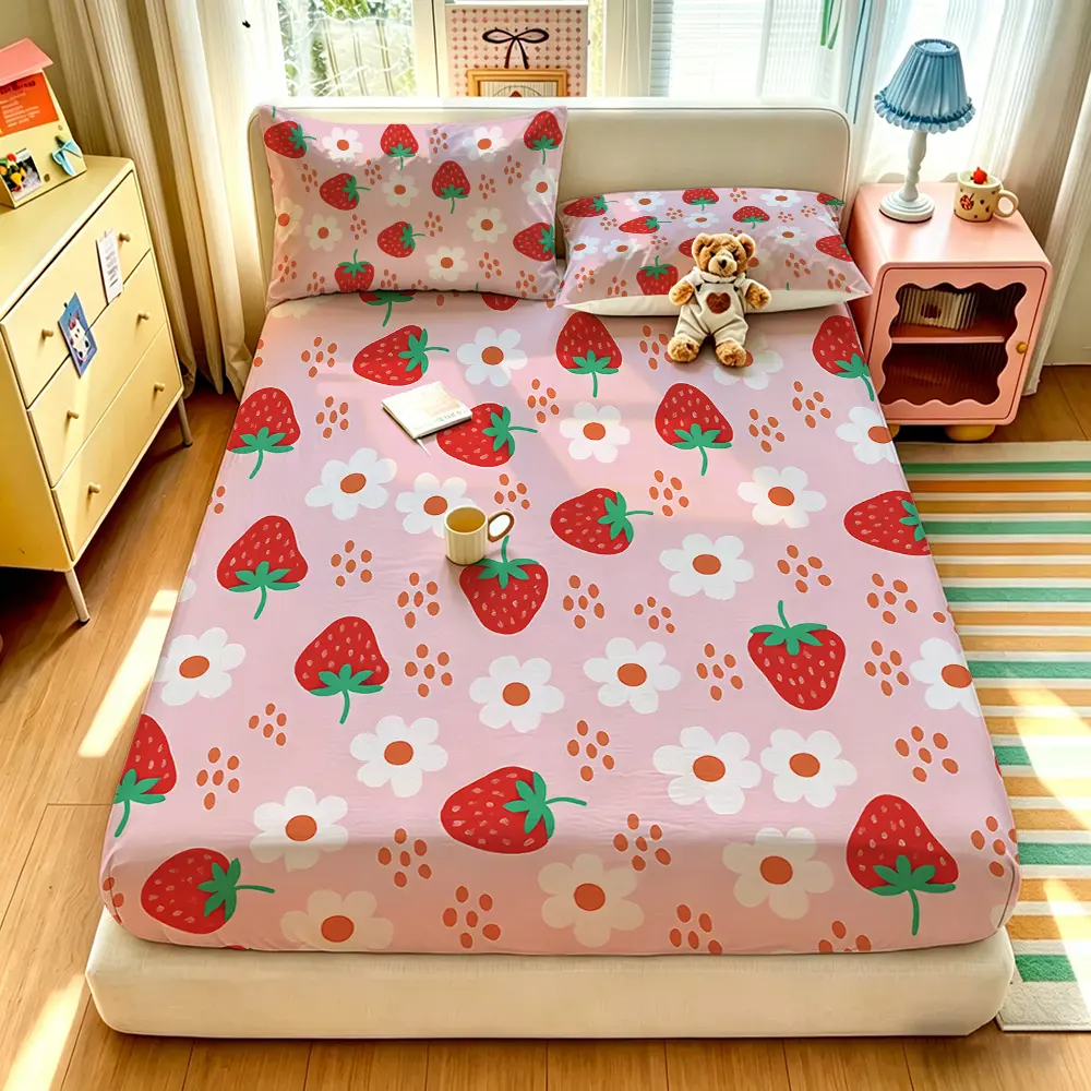 A 3-piece strawberry daisy floral pattern bedding set, including 1 bedspread and 2 pillowcases, without a filling. The bedspread is soft and comfortable, with a deep pocket design, and it's perfect as a gift.