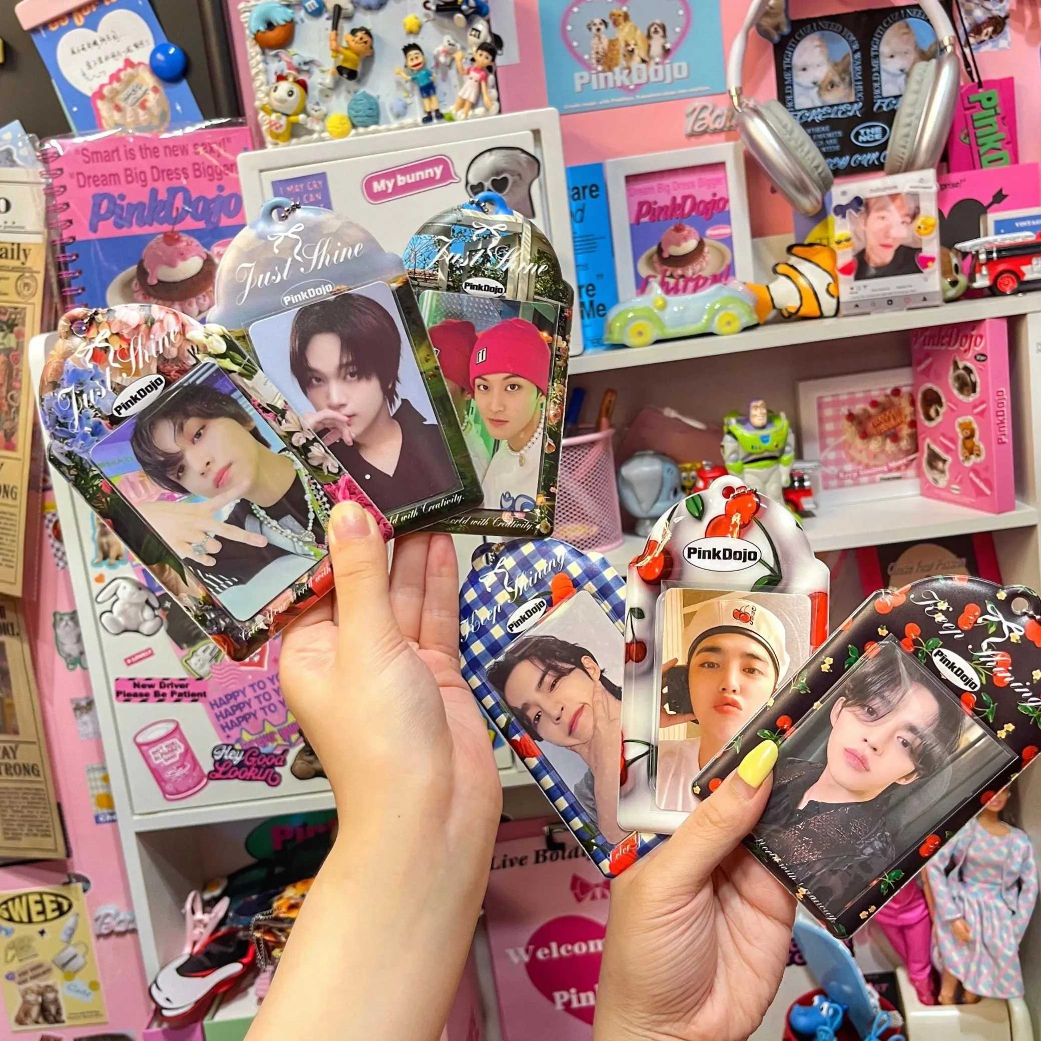 Floral Scenery 3inch PVC Photocard Sleeve, Vivid Colors kawaii Storage Holder with Chain, for Kpop Anime Fans Bag Hanging Decor