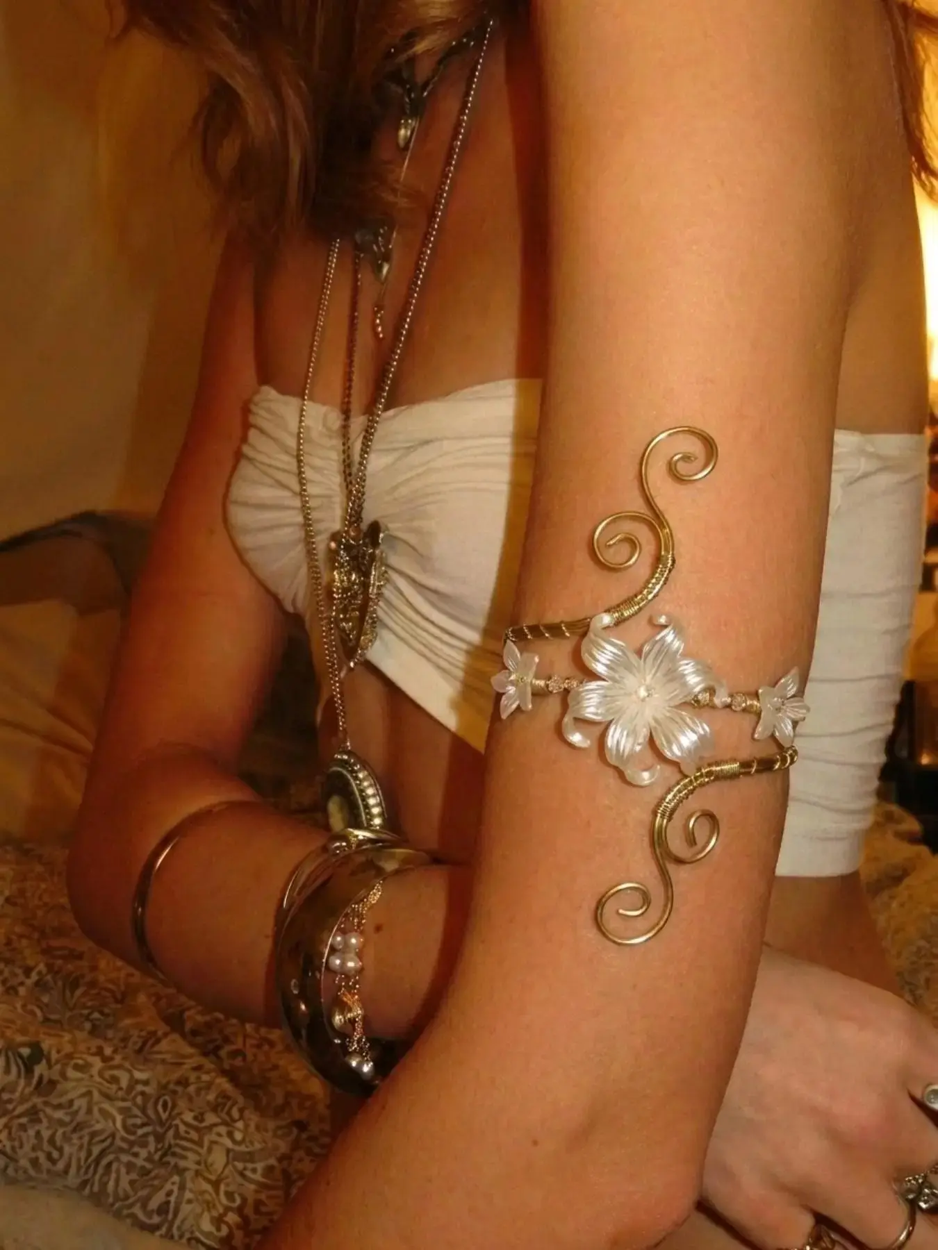 1pc Boho Flower Upper Arm Cuff Bracelet for Women, Fairy Floral Arm Band, Vintage Gold Spiral Armlet, Festival Beach Vacation Jewelry, Elegant Statement Arm Bracelet for Party, Wedding, Concert, Gift