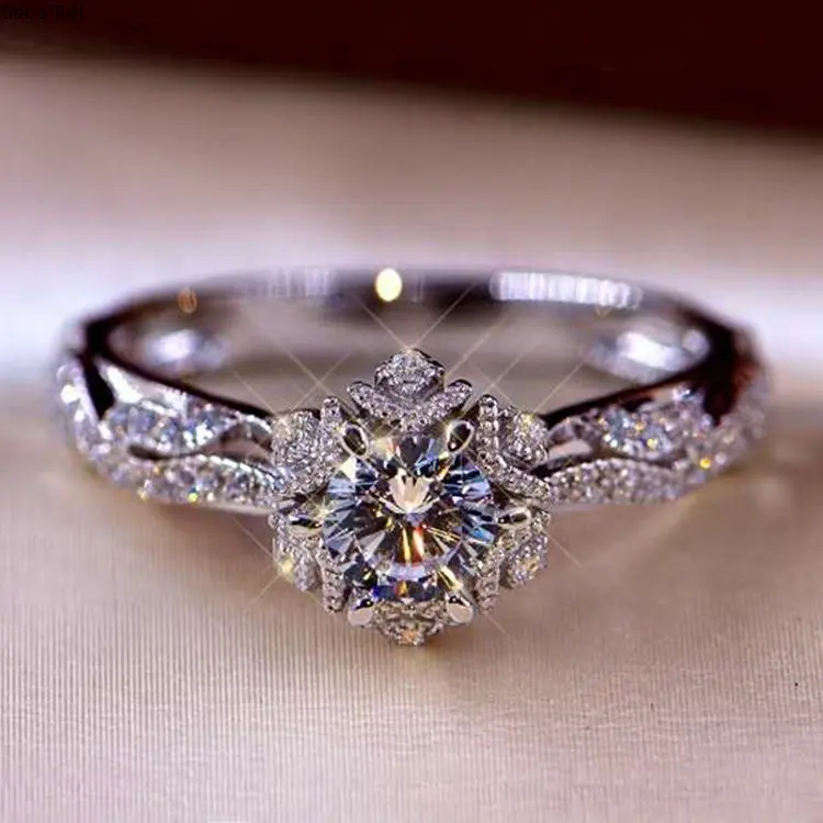 Women's Diamond-Inlaid Floral Ring, Luxury Princess Costume Jewelry, New-Style Gift for Wedding & Engagement