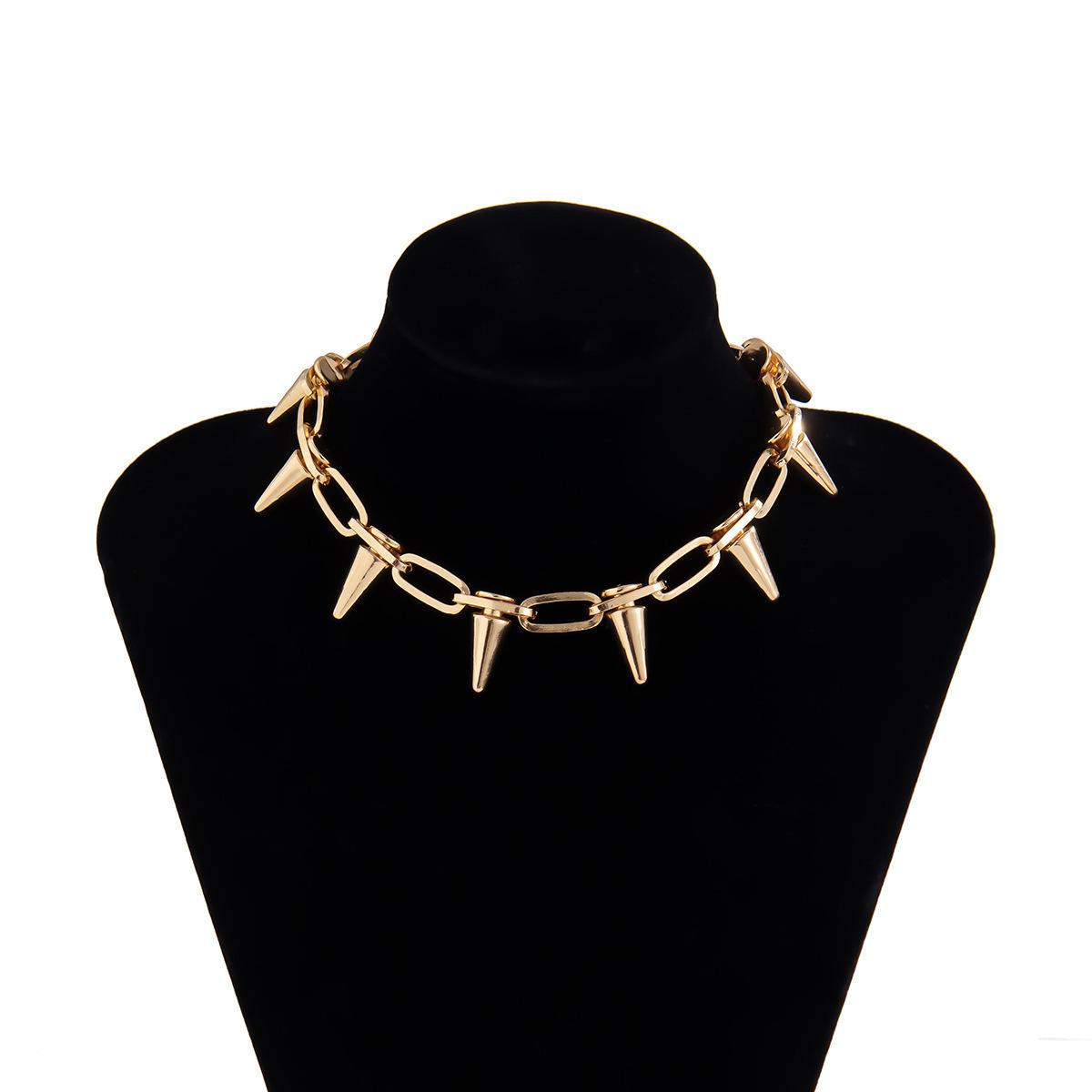 Punk-Inspired Spiked Necklace – Stand Out in Style