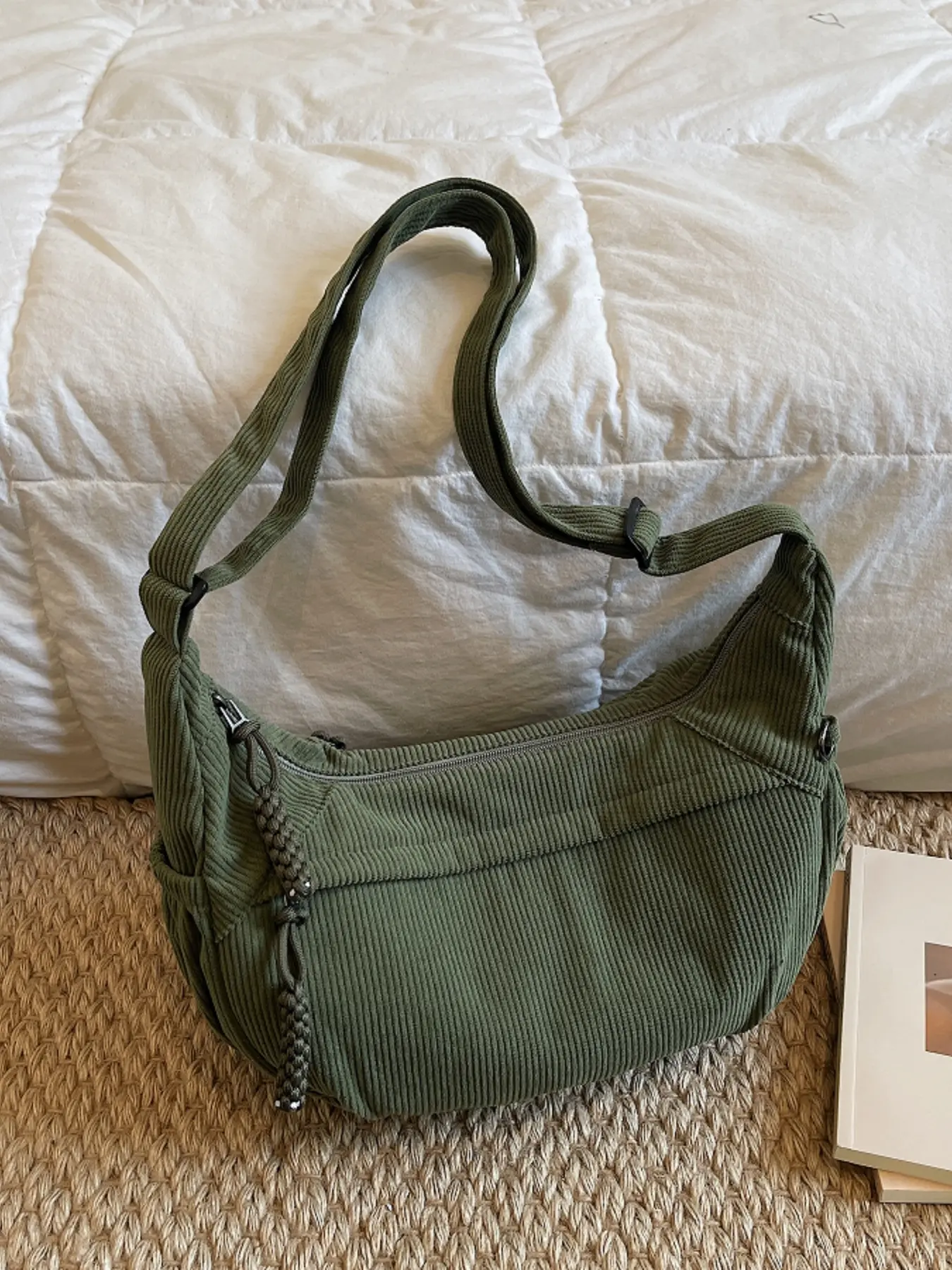 Fashionable and versatile dumpling bag, adjustable shoulder strap, casual and practical multi-pocket crossbody bag, women's daily travel and shopping shoulder bag.