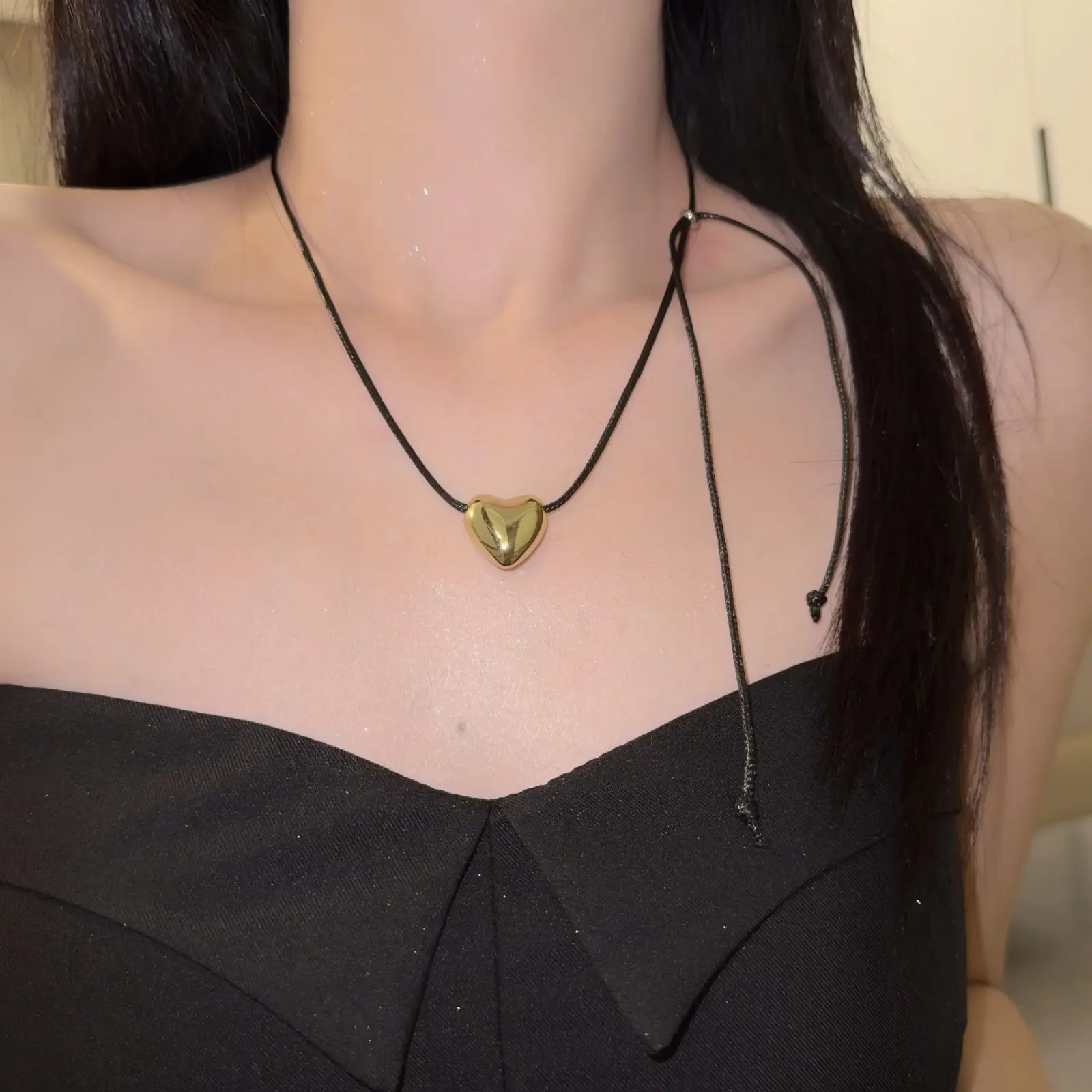Women Minimalist Silver Puffy Heart Pendant Choker Trending Y2K Cool Girl Thin Black Wax Rope Collarbone Necklace, Smooth Polished Adjustable Dainty Jewelry for Daily Club Dating Street Casual Outfit