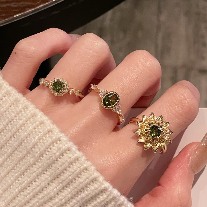 Fashionable and trendy sunflower vintage French retro light luxury high-end exquisite ultra-shiny accessory green diamond zircon gemstone open ring gift