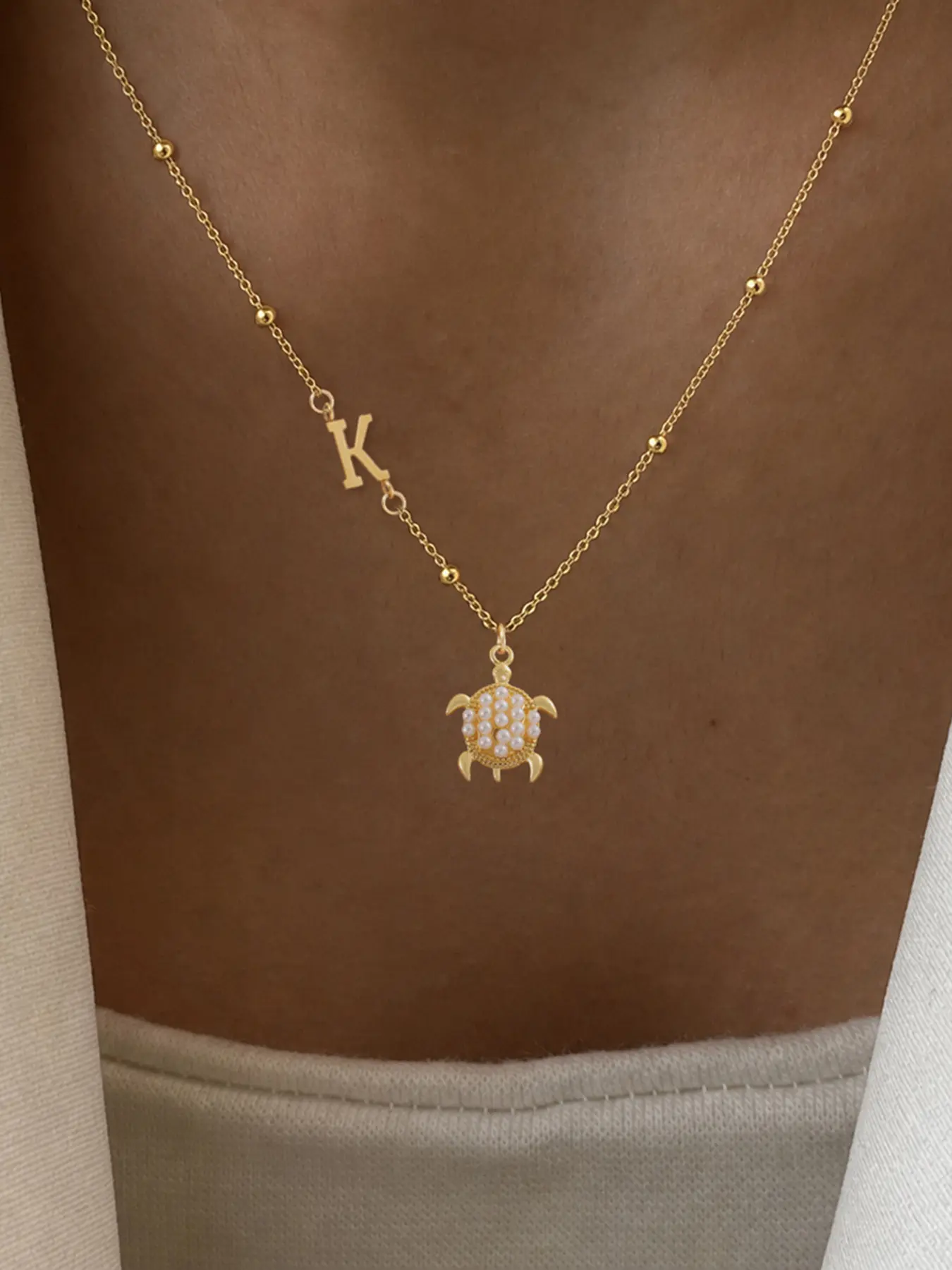 Fashionable Initial & Pearl Turtle Pendant Necklace, Cute Stainless Steel Ball Chain, Women's Jewelry, Stylish and Adorable