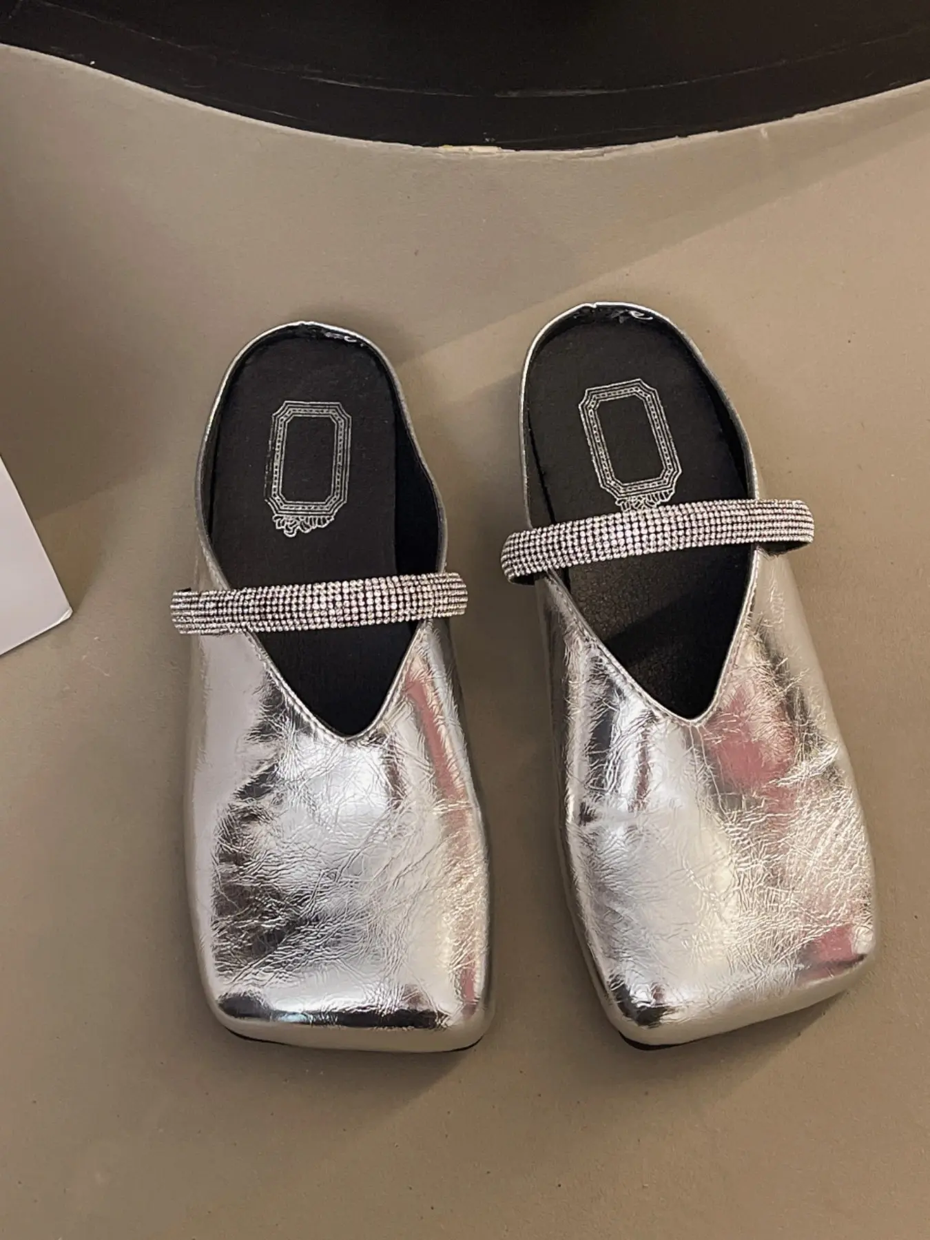 Women V Cut Crinkle Faux Leather Square Toe Rhinestone Strap Backless Flat Mule Slides, Minimalist Closed Toe Casual Mules, Spring Autumn Daily Footwear, 3 Colors Black Cream Silver