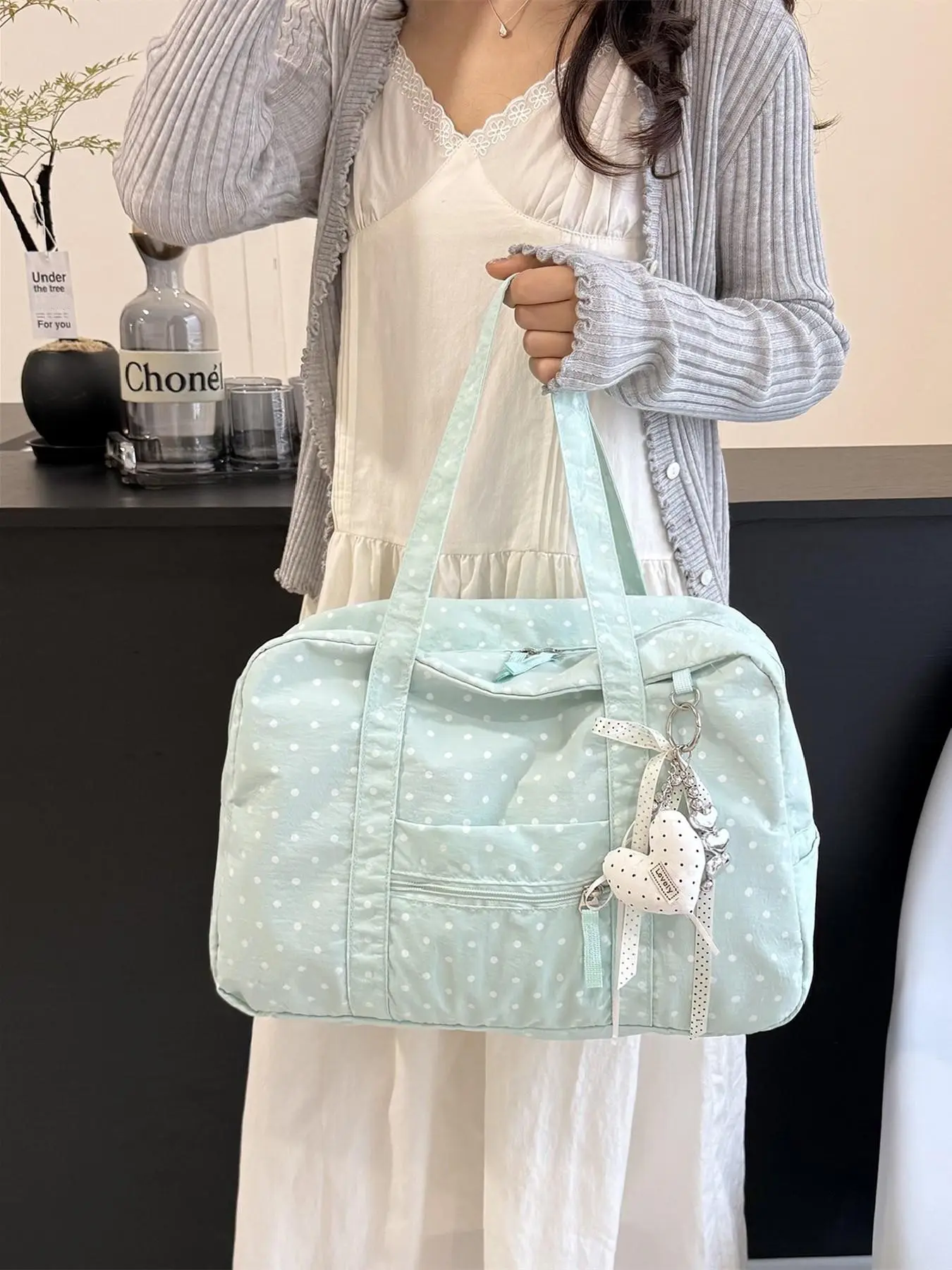 Women's Cute Polka Dot Waterproof Nylon Duffle Bag, Multi Color Heart Charm Large Gym Handbag, Front Zipper Pocket Lightweight School Bag, Pastel Soft Style Travel Shoulder Bag for Weekend Trip Daily Workout Lightweight Weekender Bag