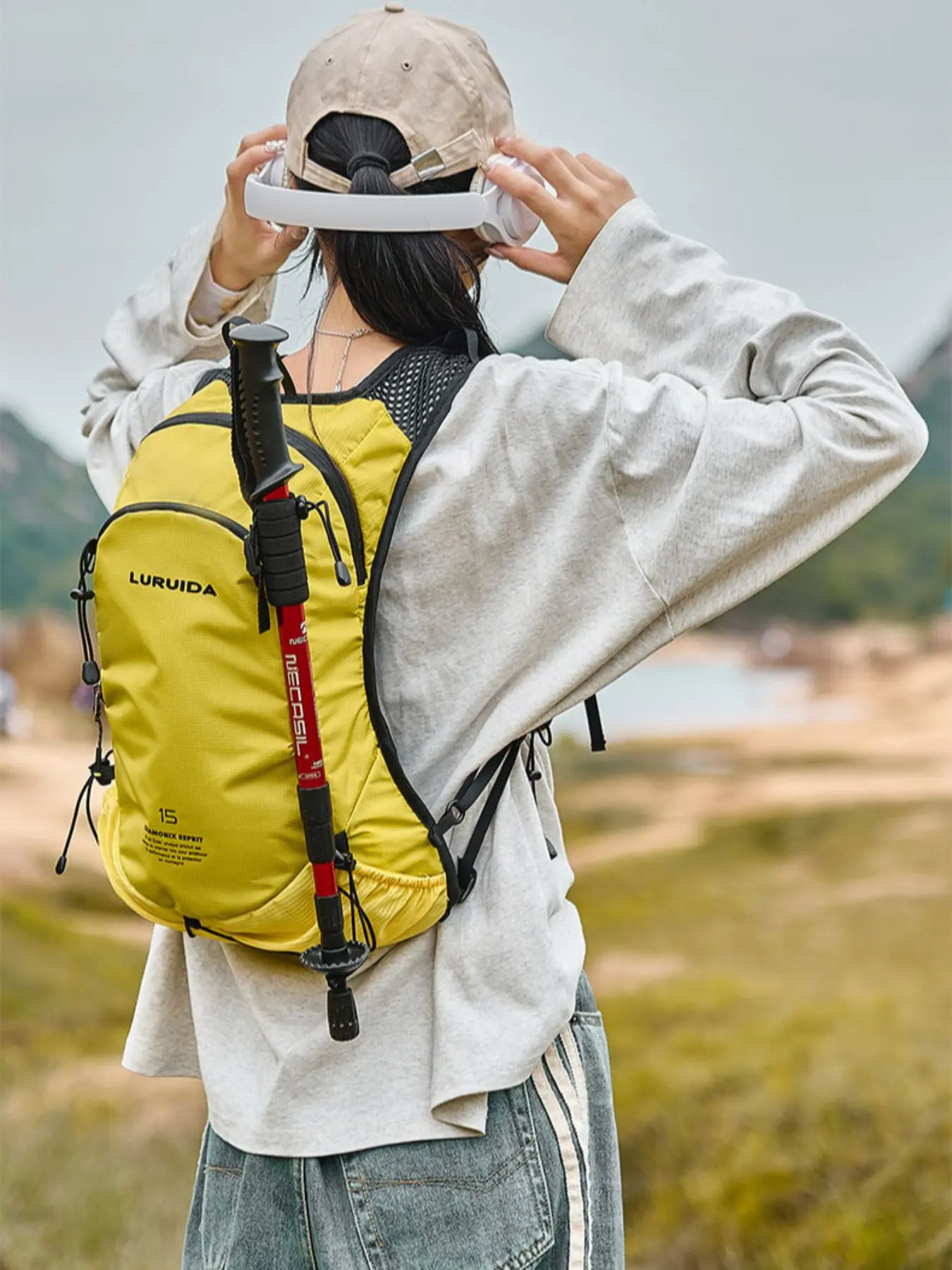Unisex Hiking Backpack, Breathable Mesh Back Outdoor Daypack, Ultra-Light Nylon Bag, with Pole Holder & 1.5L Hydration Sleeve