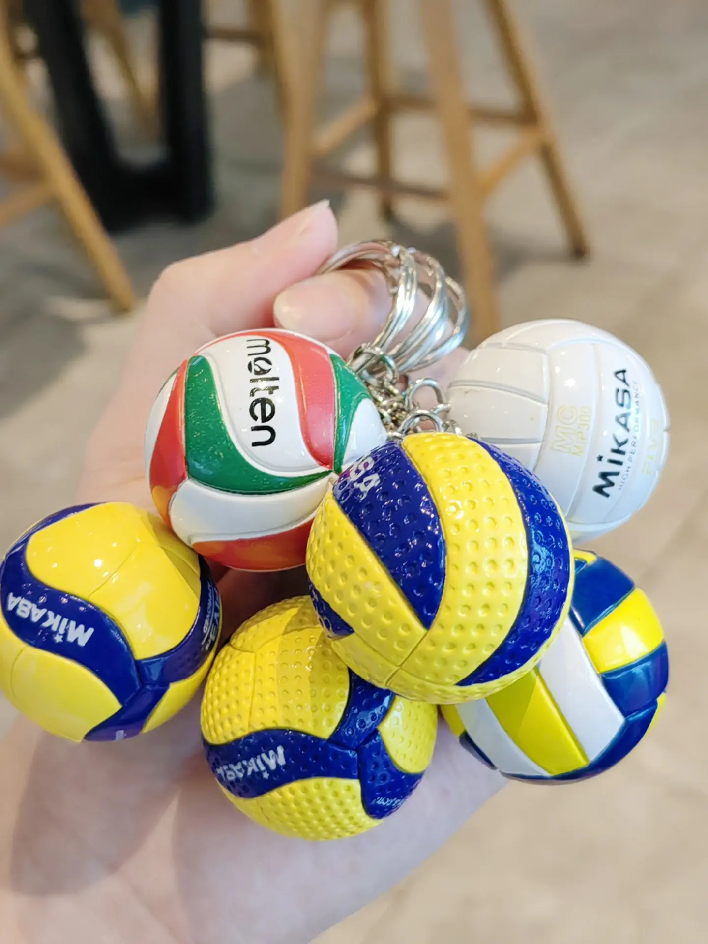 1pc Casual Street Style PVC Volleyball Keychain, Business Gift, Unisex Beach Ball Sports Gift, Car Accessory, All over Print, Key Ring Accessory