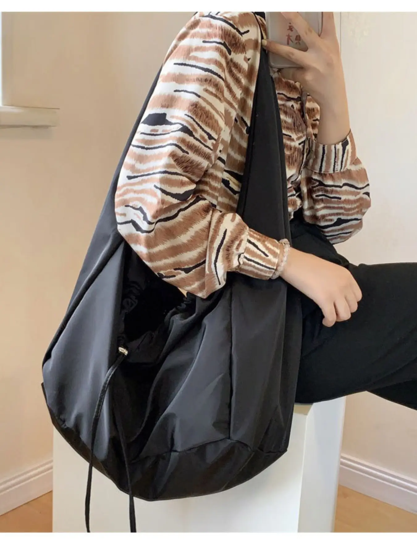 Korean Style Drawstring Nylon Tote Bag, Waterproof Lightweight Wide Strap Crossbody Bag, Commute School Travel Lazy Fashion Shoulder Bag