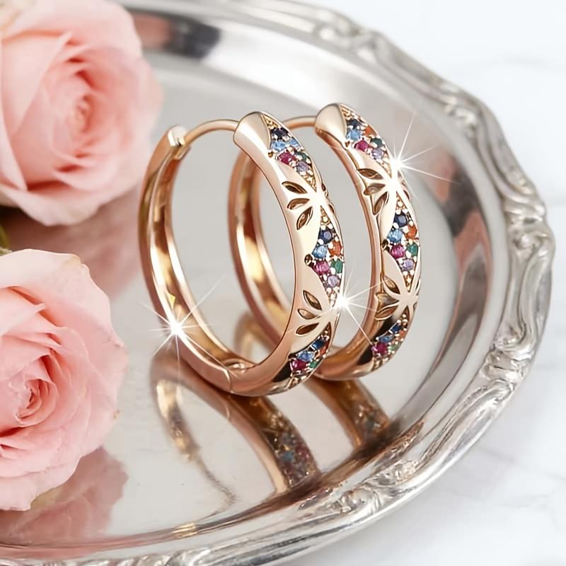 1 Pair of  Gold Plated Hoop Earrings for Women, Vintage Hollow Carved Colorful CZ Hoop Earrings, Dainty Cubic Zirconia Huggie Earrings, Trendy Statement Jewelry .Bohemian Exquisite And Fashionable earrings, Perfect for Parties, Weddings, And Everyday Wear