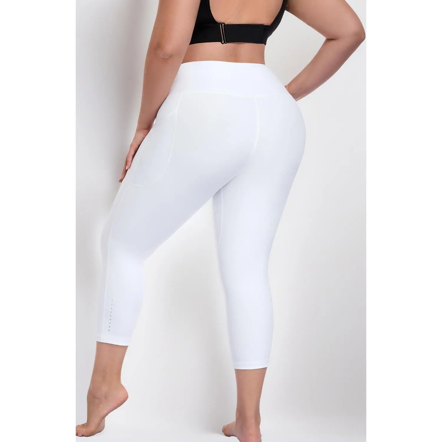 Female Plus Size Workout Capri Leggings with Pockets, L-6X Reflective Buttery Soft High-Waisted Tummy Control Yoga Pants
