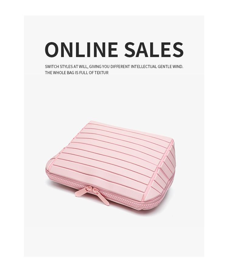 Diamond-shaped bag is super practical, large-capacity, and aesthetically pleasing. It is a storage bag for travel and commuting with a striped three-dimensional design, also suitable as a makeup bag