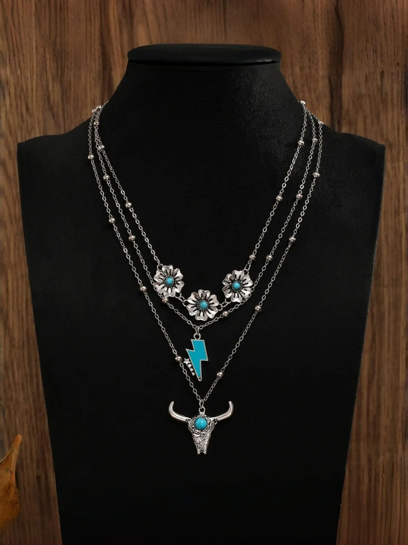 Women's American Western Cowboy 3-Layer Stackable Turquoise Necklace Necklets, Vintage Antique Silver Flower Lightning Bull Head Pendant Beaded Chain Choker, Unique Accessories for Western Grassland Vacations, Niche Gift for Best Friends