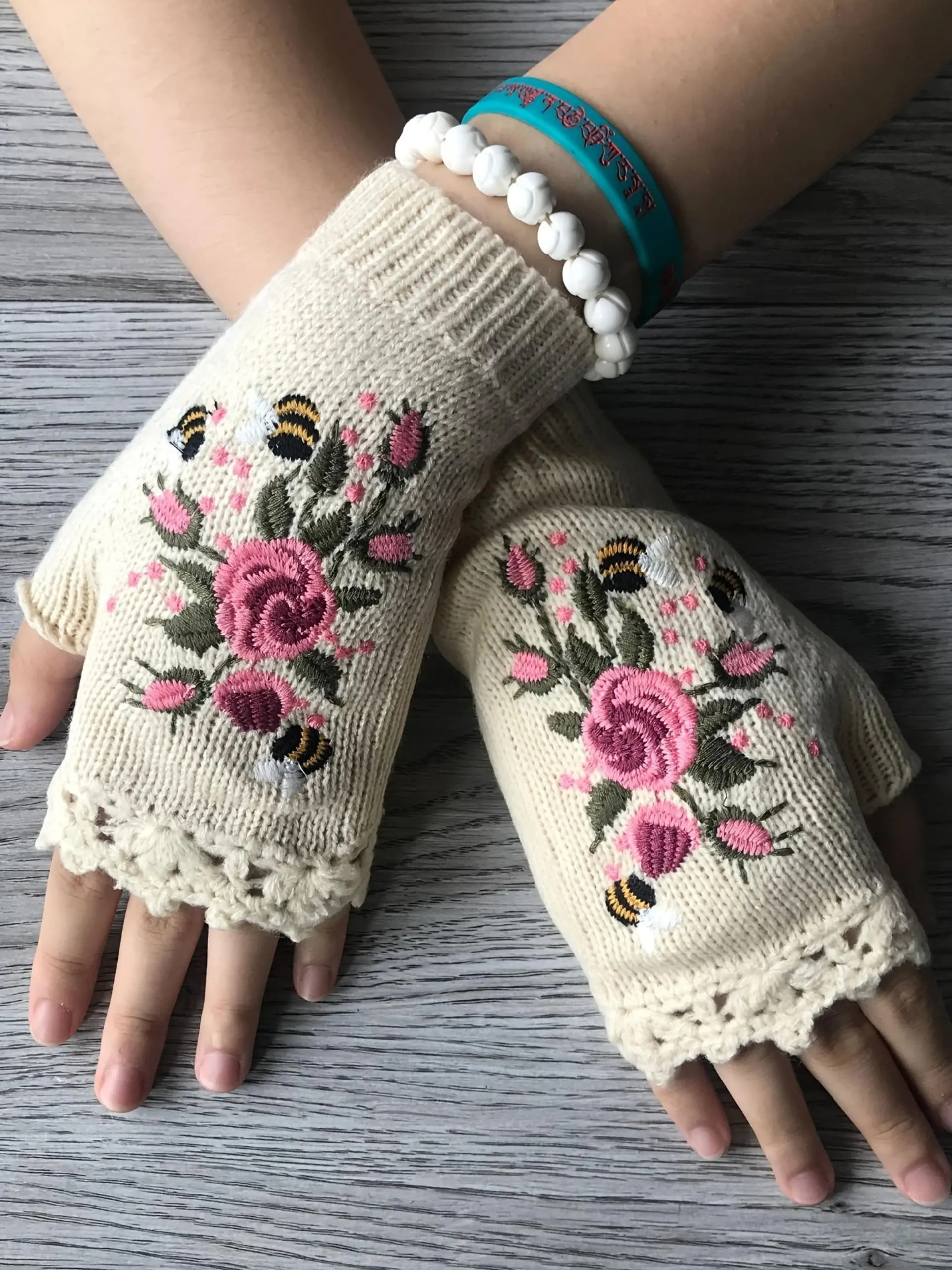 Women's Knitted Fingerless Gloves, Embroidered Bee and Floral Design, Winter Fashion Warm Anti-Cold Decorative Gloves