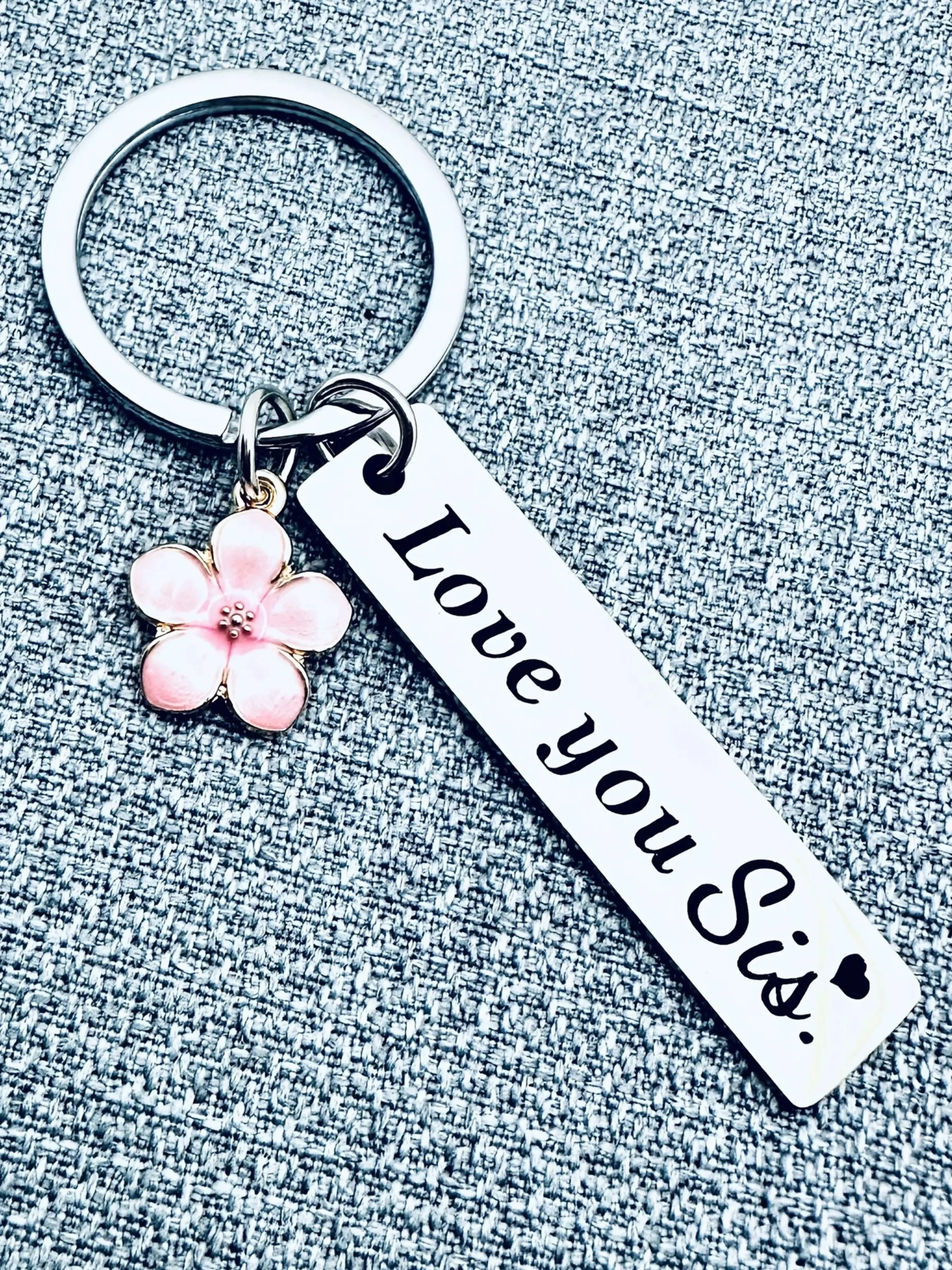 1Pc，Sibling Keychain Gift, Letter Keychain, Personalized Birthday Present for Sisters, Christmas Ornament with Engraved Message, Soul Sister Keepsake, Metal Keychain