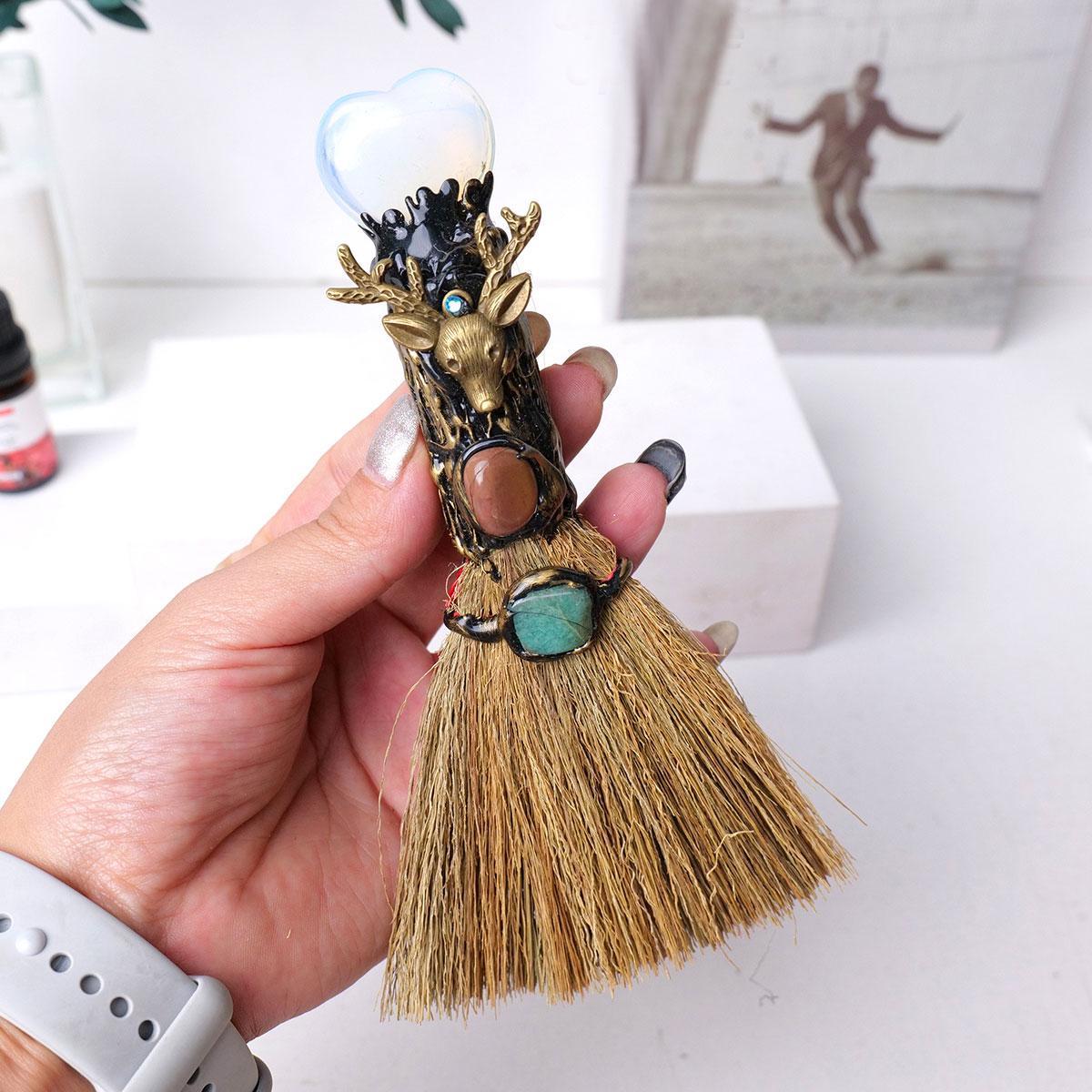 Heart Shaped Crystal Broom, 1 Count Natural Crystal Heart Shaped Magic Broom Witch Broom Reiki Gemstone for Cleansing Healing Fengshui Gemstones and Crystals