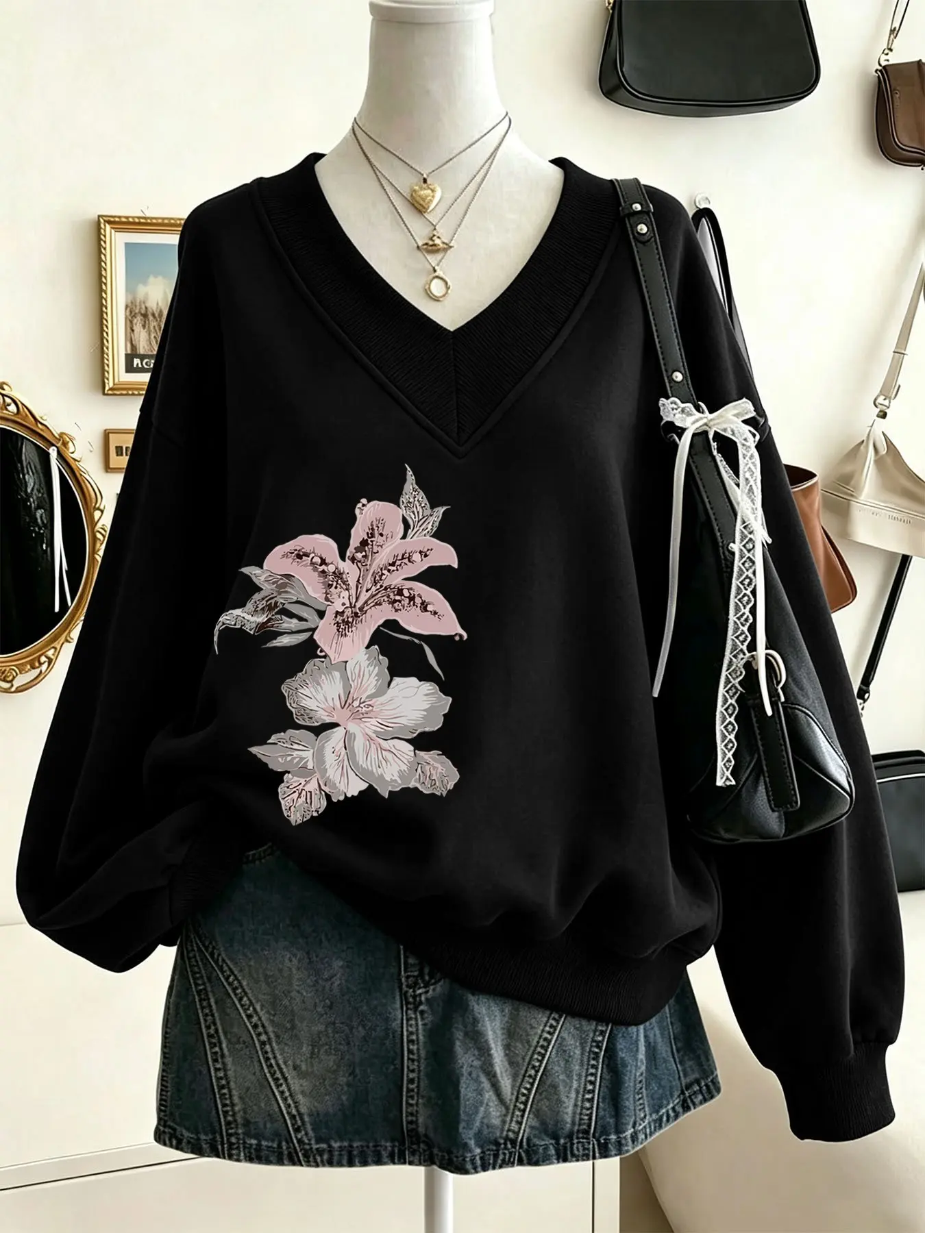 Women's Light Sweatshirt, Y2K Front  Floral Print V‑Neck Drop Shoulder Pullover, Loose‑Fit Casual Street Style for Teen Girls, Fall & Winter