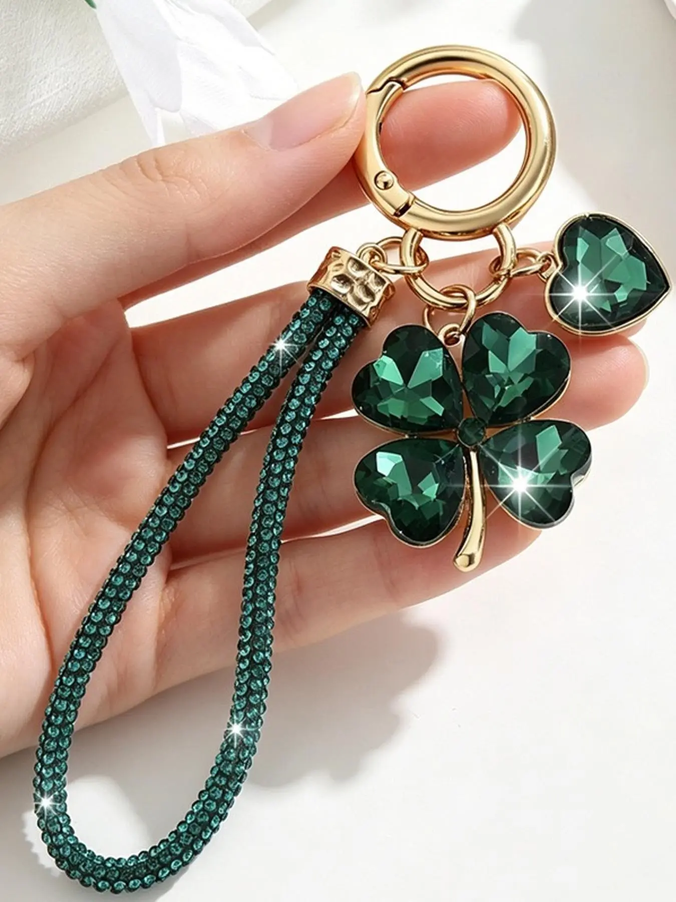 1pc Full Diamond 4 Leaf Clover Keychain Pendant, Wristband Style Female Keychain, Versatile Luxury Keychain Pendant, Handbag And Car Decoration Ladies Key Ring, Keychain Accessory, Keychain For Bags, Stylish Keyring