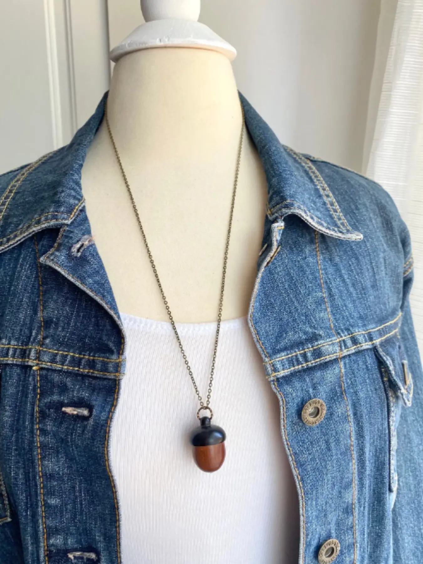 1pc Fashionable Creative Acorn Pendant Necklace, Opening Design, Creative Gift