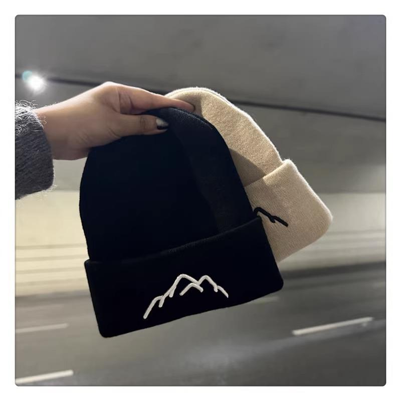 Korean Style Easy Embroidered Mountain Hat for Men And Women, Perfect for Outdoor Activities, Featuring a Joker Design for Ear Warmth in Cold Weather