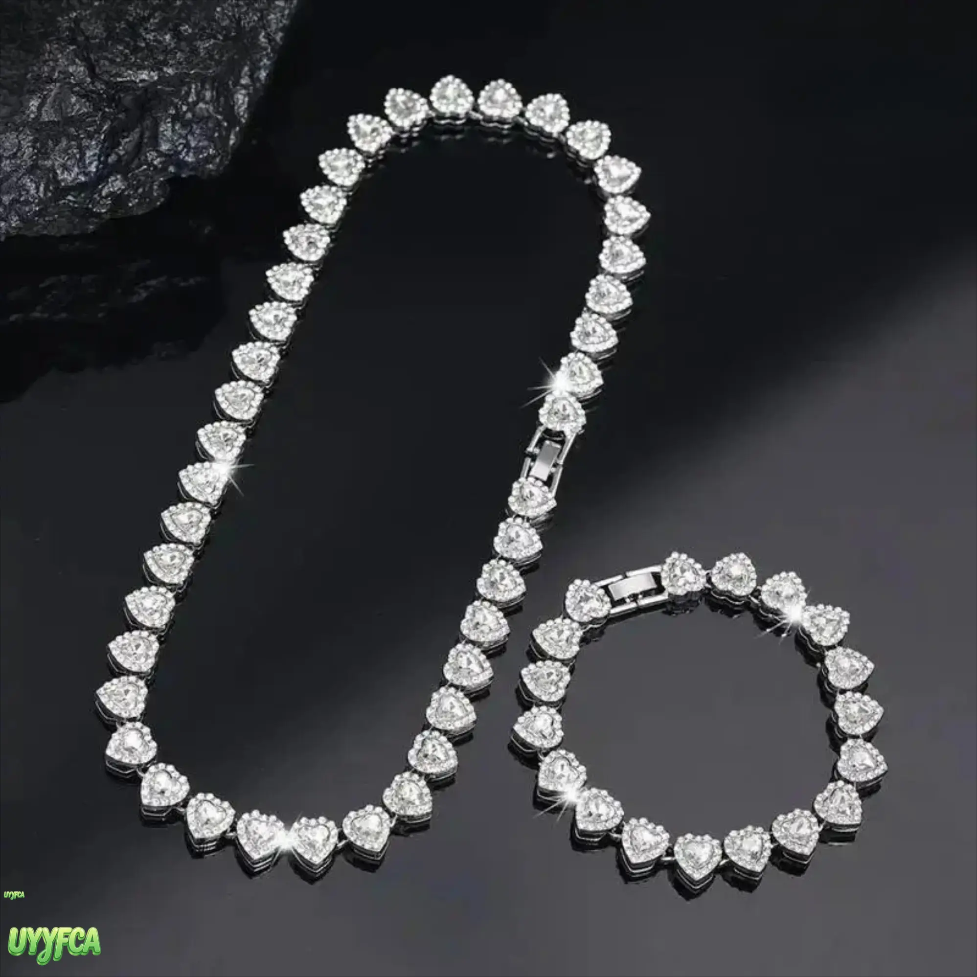 2PCS Heart Cuban Link Chain Necklace Set for Women, Iced Out Full Crystal Heart Link Necklace & Bracelet, Hip Hop Statement Bling Choker,Aesthetic Sparkly Wrist Neck Accessory Party Daily Valentine Birthday Gift TikTok-Trending Choker,Summervibes