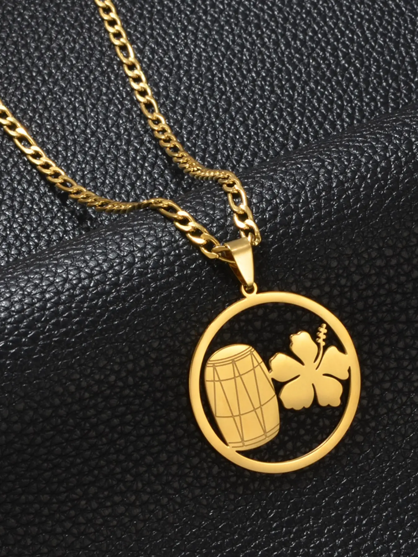 1pc 3.5CM Guadeloupe Drum And Hibiscus Flowers Pendant Necklaces For Women Men Fashionable Jewelry Accessories Jewelry Flower Party Gift