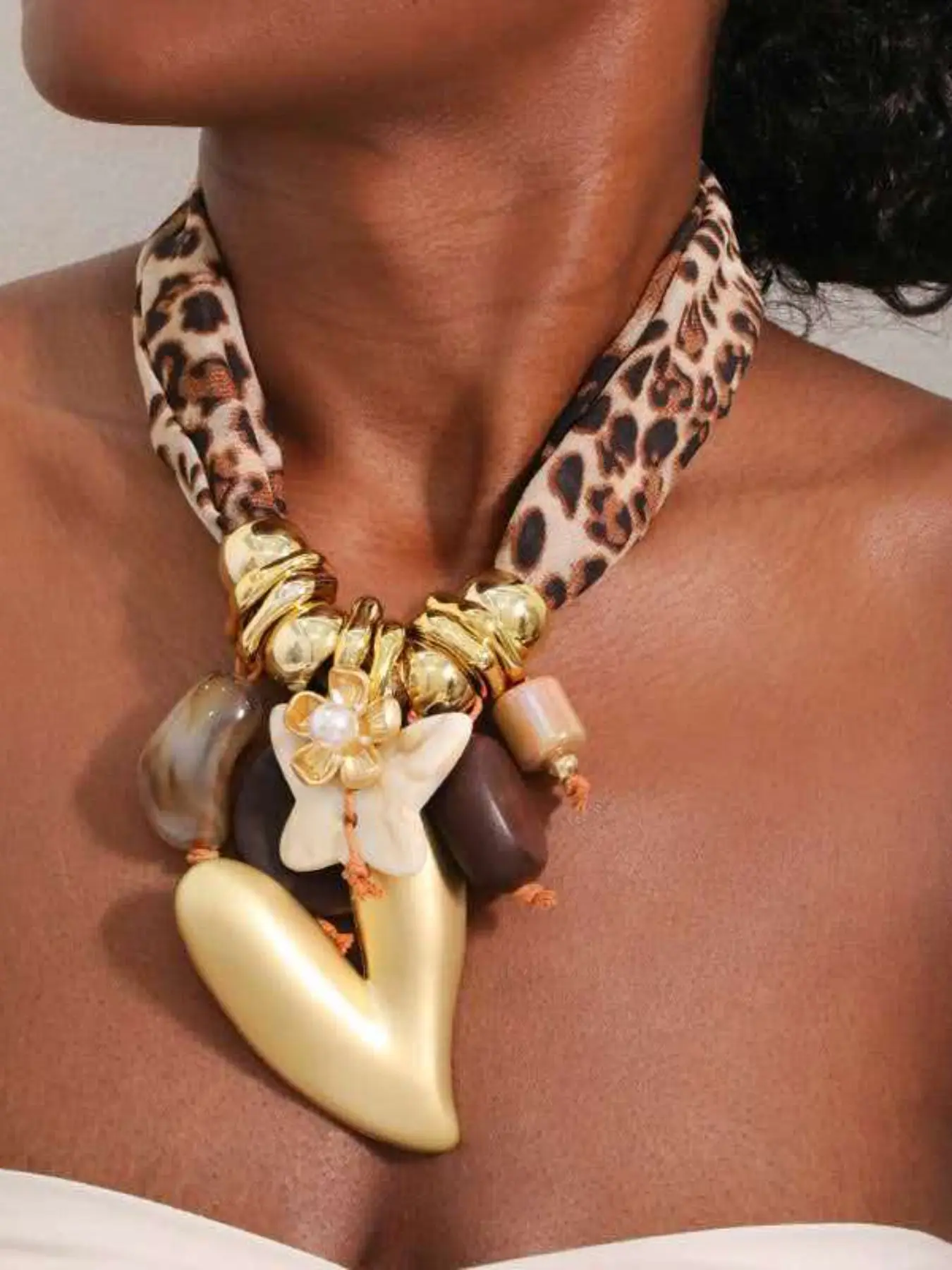 Leopard Print Fabric Wood Bead Metal Heart Pendant Necklace, Vintage Wild Style Women's Decorative Neckpiece, Statement Jewelry