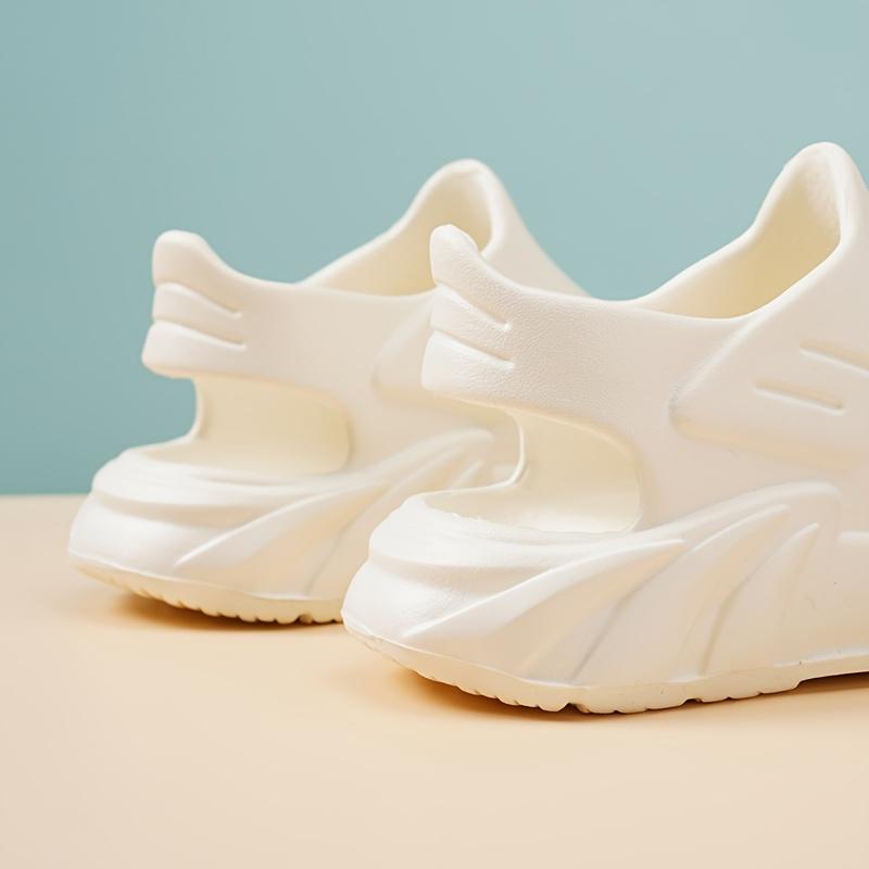 New summer breathable soft-soled boys' outdoor casual sports shoes, slip-resistant and durable, suitable for older children as beach flip-flops