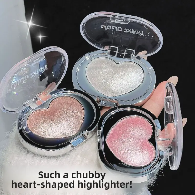 Tri-color pearlescent heart highlighter with sparkling diamond finish. Warm & cool shades for highlight and contour, natural glow for everyday makeup and dazzling stage looks. Highlighter Powder