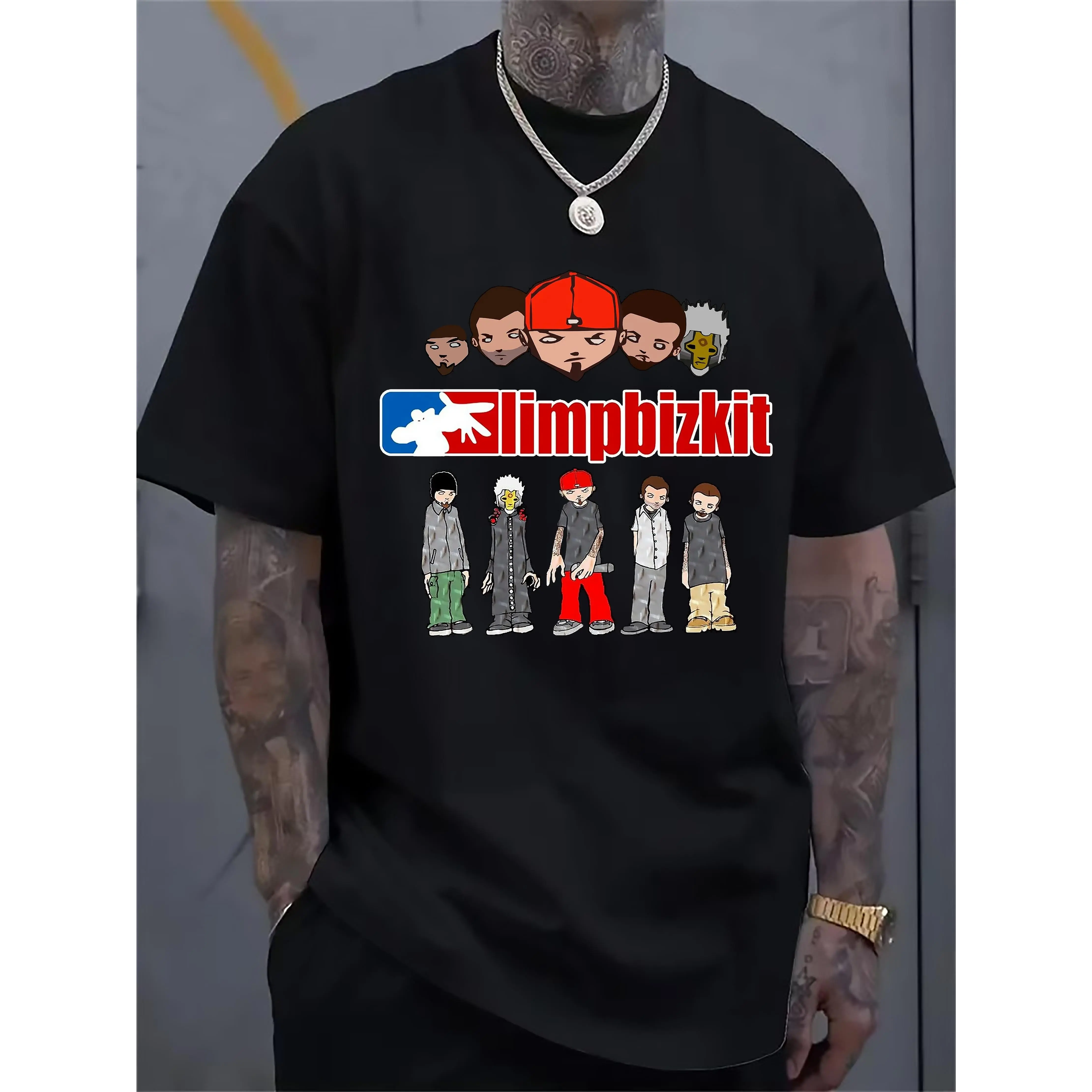 Unisex black t-shirt with graphics of the band Slipknot from 2004, short sleeves, casual streetwear style, soft and comfortable, perfect for fans of the band Slipknot, band t-shirt.