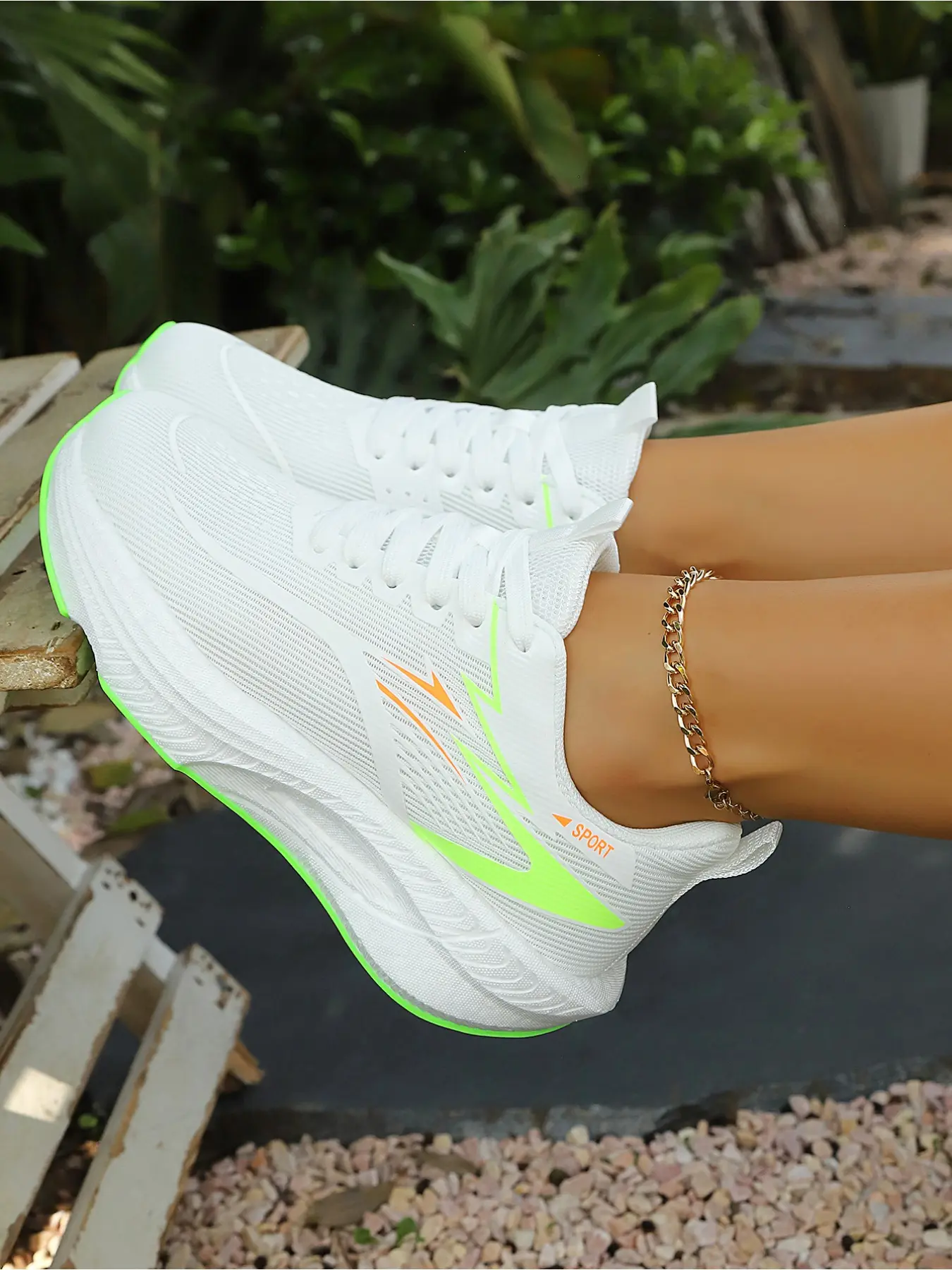 Men's and Women's Breathable and Comfortable Mesh Casual Running Shoes Athletic Shoes