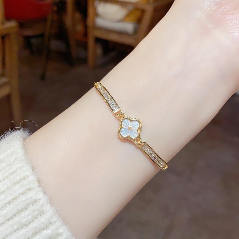 Japanese And Korean Sweet Cute Elegant Full Zircon Shell Flower Pull Bracelet Fashionable Niche Design Sense Jewelry