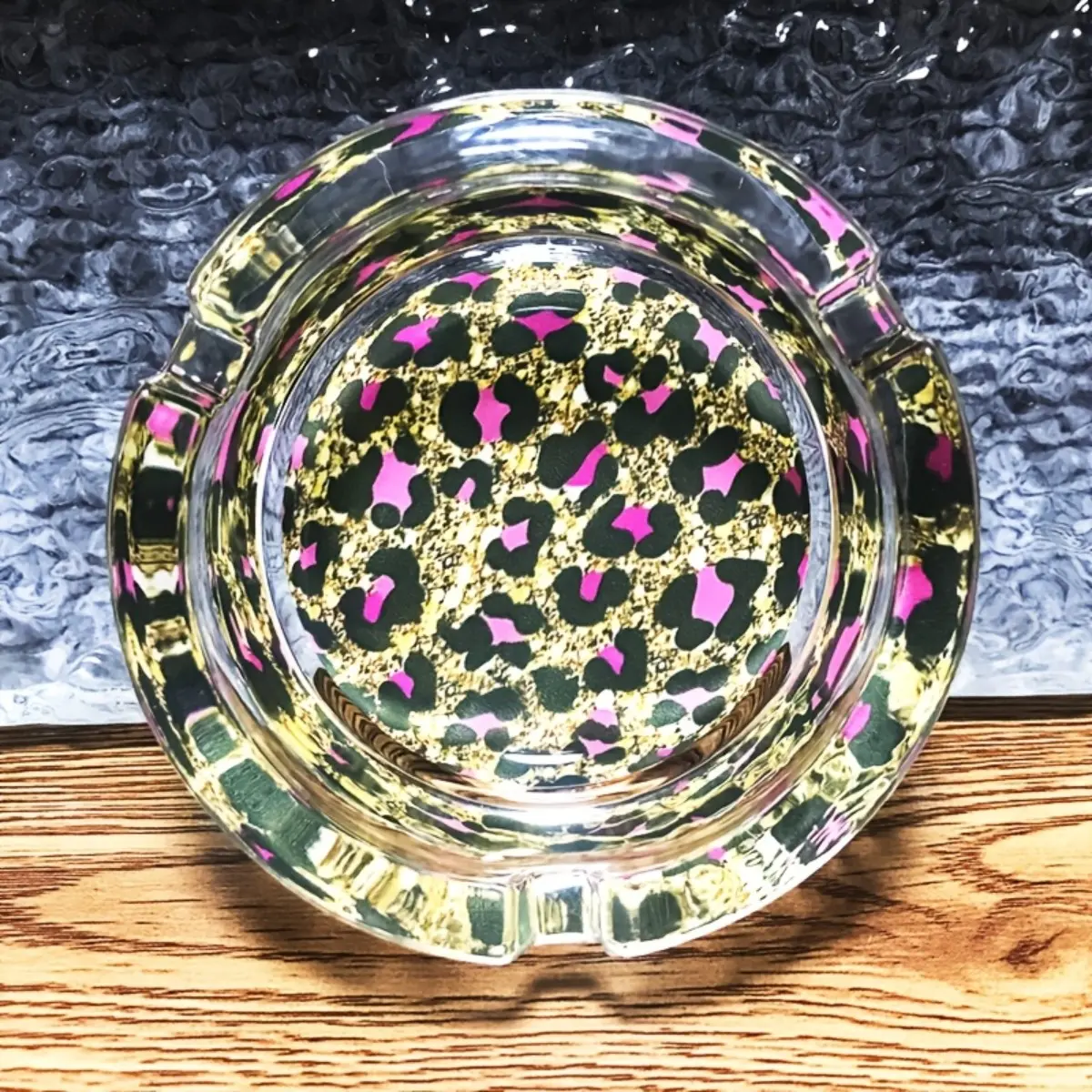 1 piece of polka dot patterned glass ashtray with circular design, perfect for decorating offices, living rooms, hotels, Halloween and birthday gifts, home decor, Home Decoration, Glossy ashtray