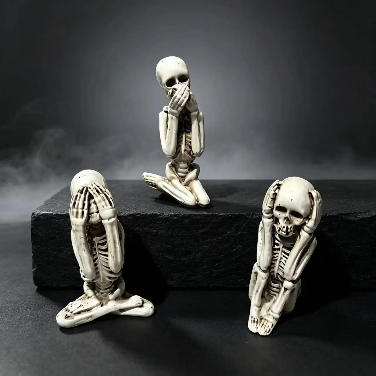 3pcs Resin Skull Statues, Vintage Halloween Decor, Dark Gothic Style, Unique Desk Ornaments, Creative Gift Ideas, Retro Skeleton Figurines