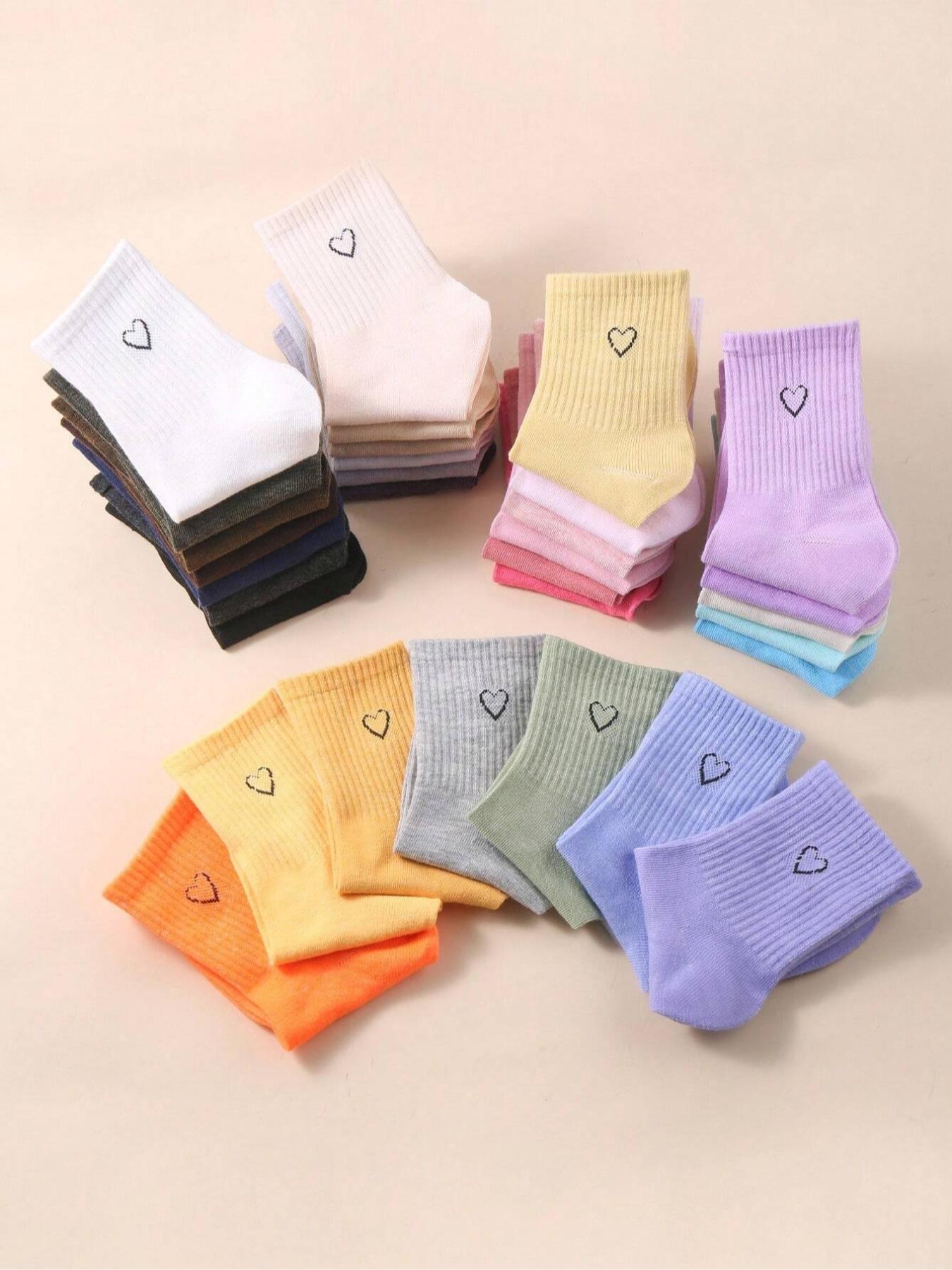 Random Color Heart Pattern Crew Socks, Casual Moisture Wicking Low Cut Socks, Soft Comfy Breathable Socks for All Seasons Daily Wear, Womenswear, Casual Stylish Socks, Socks Set
