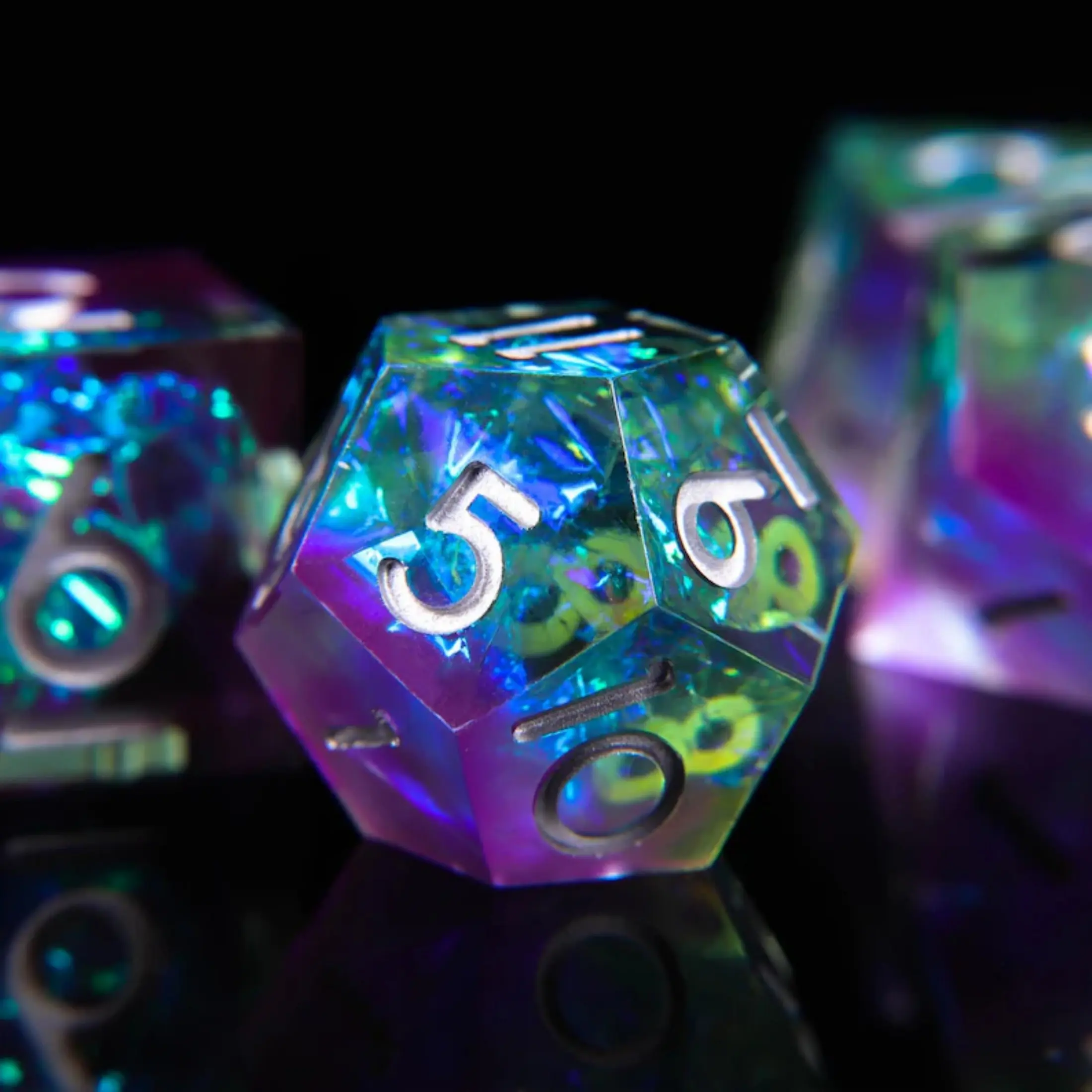 Dual-Color Handmade Resin Dice Set, Pearl Foil Resin Dice, Gothic Dice for D&d, Perfect for Role-Playing Games