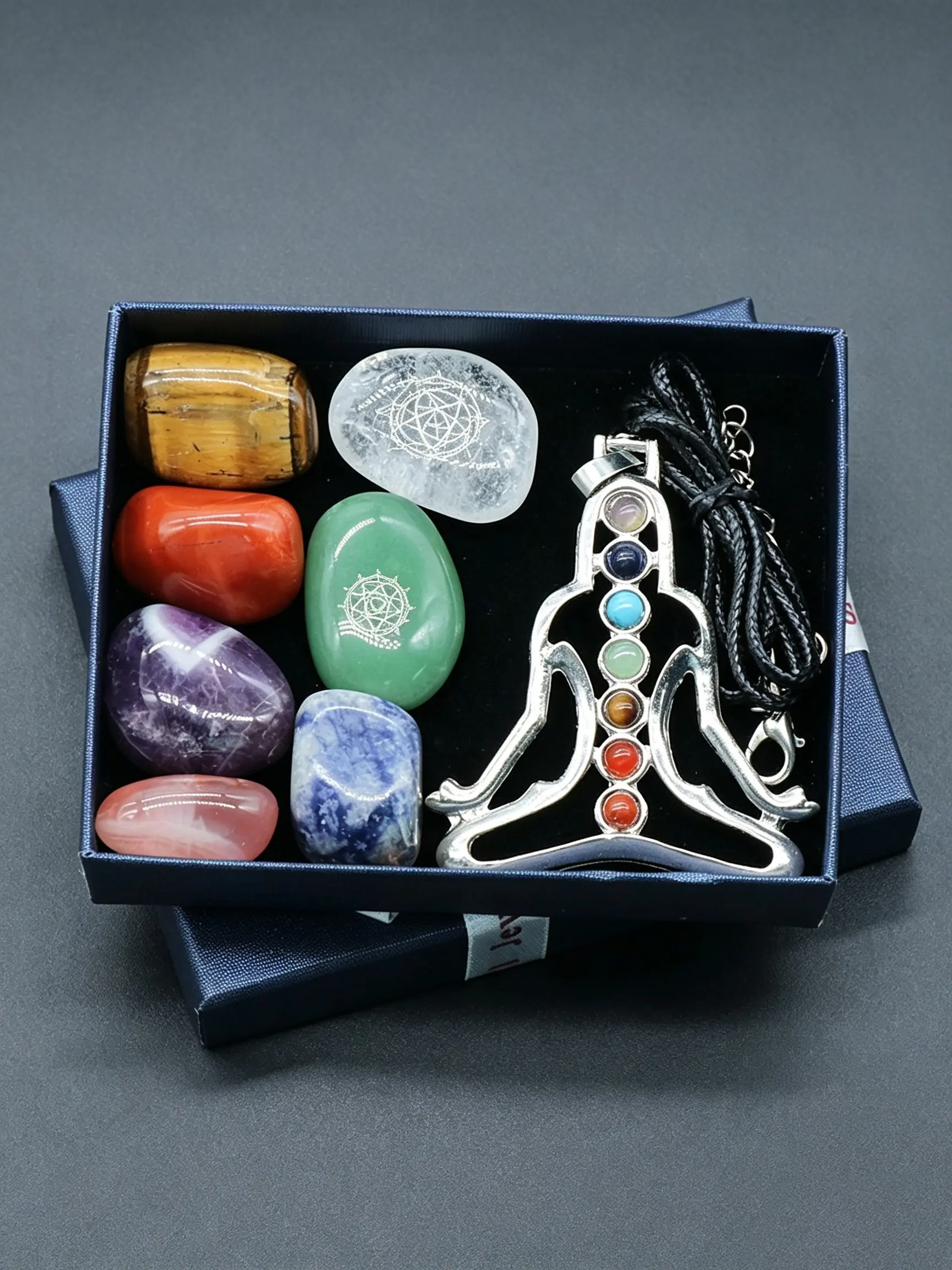 8 Piece Natural Crystal Healing Set, Seven Colors Irregular Polished Stones for Chakra Meditation, Energy Healing and Home Decoration