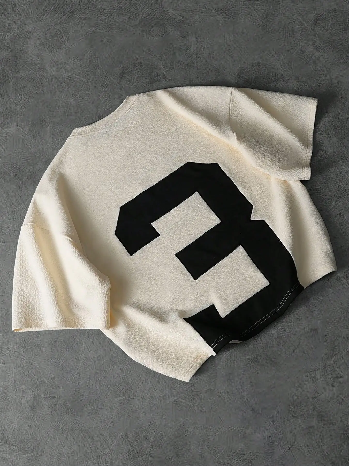 Men's Back Big Number Graphic Cropped T-Shirt, Crew Neck Loose Short Sleeve Top, Minimalist Streetwear For Street Shooting, Shopping Trip And Daily Outing Occasions