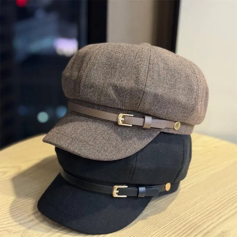 Elegant Herringbone Newsboy Cap for Women Retro Baker Boy Hat British Style Flat Top Cap Vintage Beret Cabbie Hat Leather Belt Buckle Metal Detail Autumn Winter Aesthetic Headwear Travel Shopping Casual Bonnet Brown Black