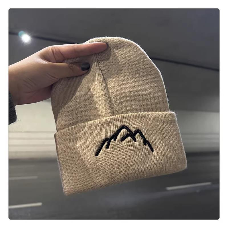 Korean Style Easy Embroidered Mountain Hat for Men And Women, Perfect for Outdoor Activities, Featuring a Joker Design for Ear Warmth in Cold Weather