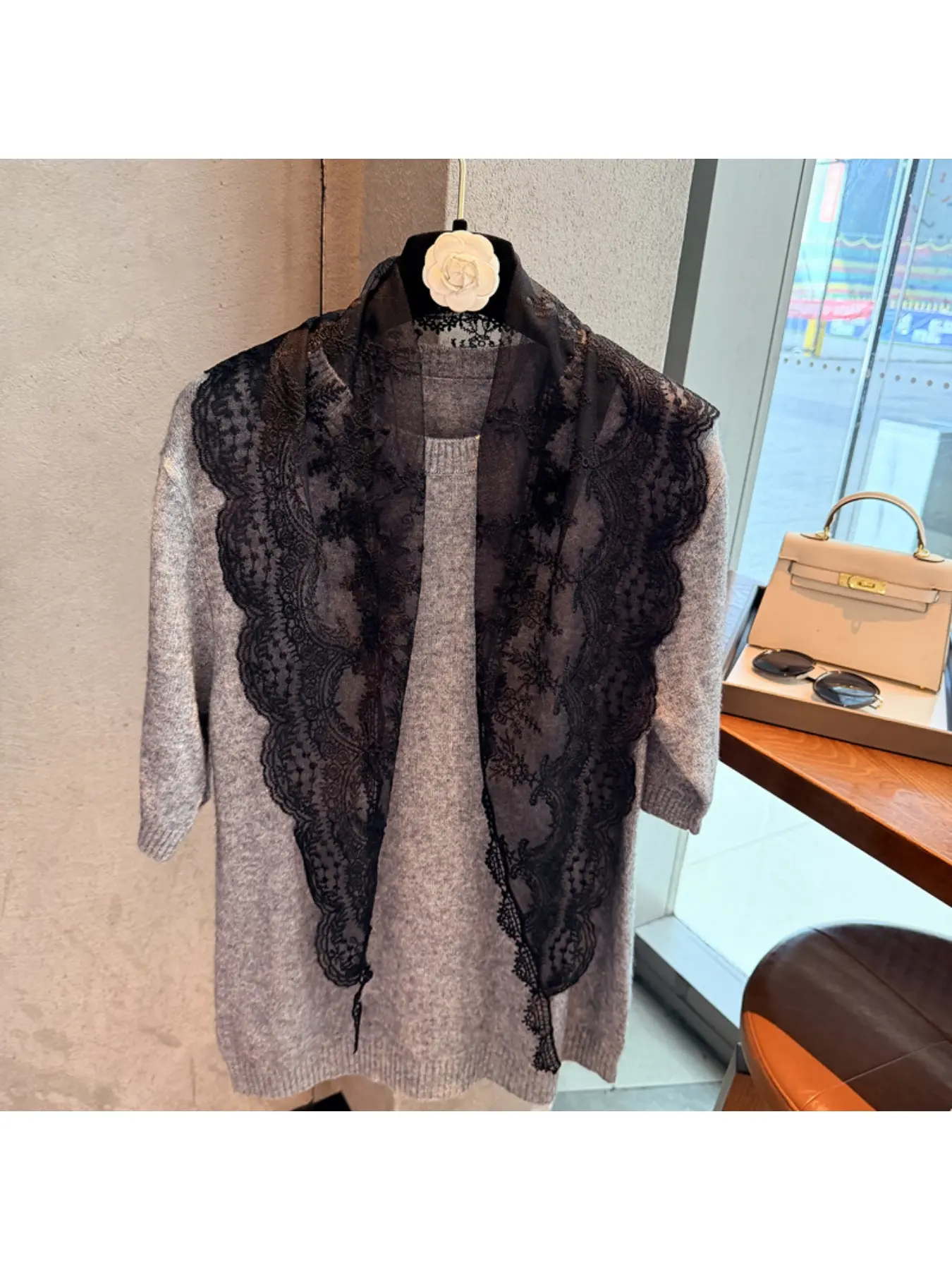 Lace solid color triangle scarf for women in spring, autumn and winter, small rounded corner, versatile small scarf, wrist small silk scarf, triangle scarf