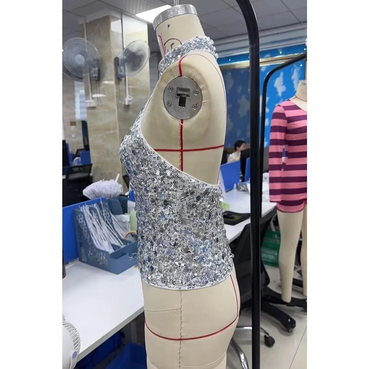 Shiny Big Sequins Halter Neck Open Back Cropped Cami Ladies Sleeveless Bodycon Vest Nightclub Cocktail Party Formal Dressy Tops