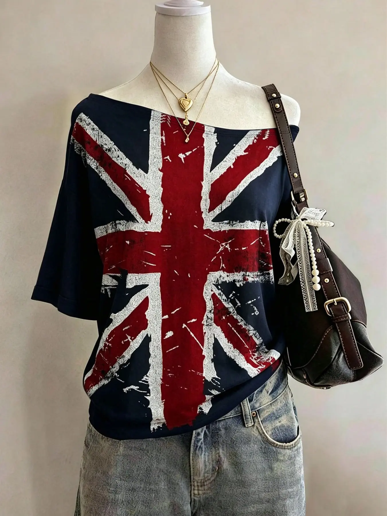 Women's Off Shoulder Short Sleeve T-Shirt, Loose Casual Top With Vintage Union Jack Graphic Print For Daily Street Casual Outfits