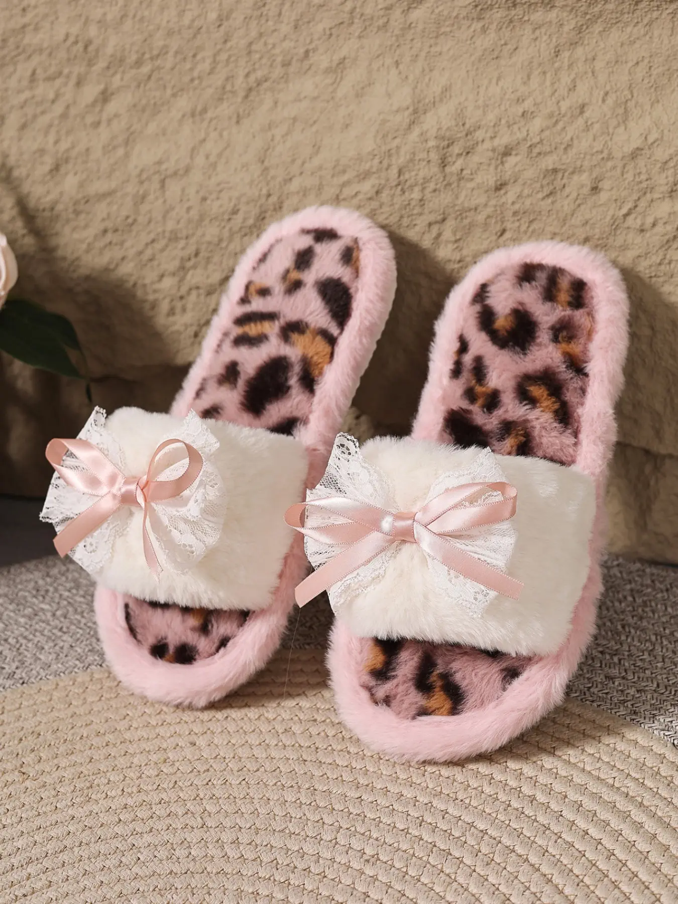 Women's Heart Embroidered Plush Slipper, Soft Fleece Lined Bedroom Slippers, Wide Strap Cute Warm Winter Fall Shoes Gift