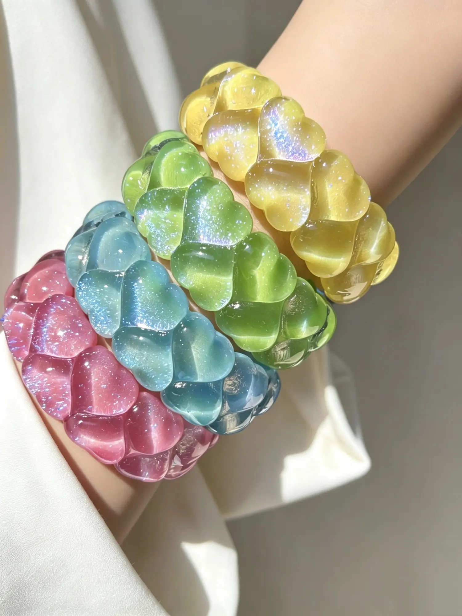 1Pc Heart Jelly Glitter Resin Bangle Fresh Girl Ins Style Iridescent Shimmer Transparent Wide Bracelet Jewelry for Women Daily & Vacation Outfits