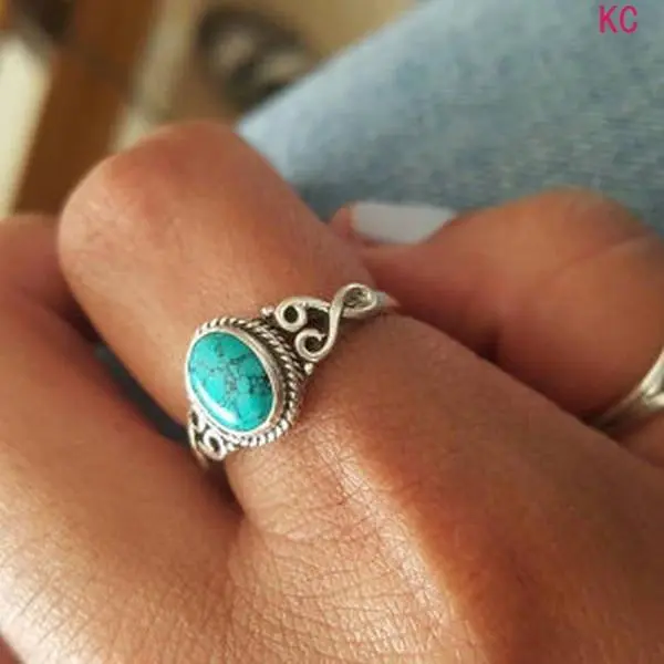 Vintage Ring Inlaid With Green Turquoise, Elegant Finger Jewelry For European American Women Engagement And Gifting