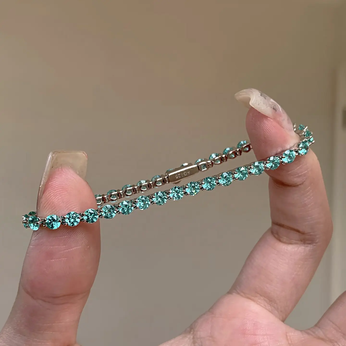 New Paraiba blue tennis chain bracelet for women, fully encrusted with round diamonds, light luxury silver jewelry. simple jewelry fashion costume jewelry iced out jewelry non-tarnish faith jewelry bling jewelry